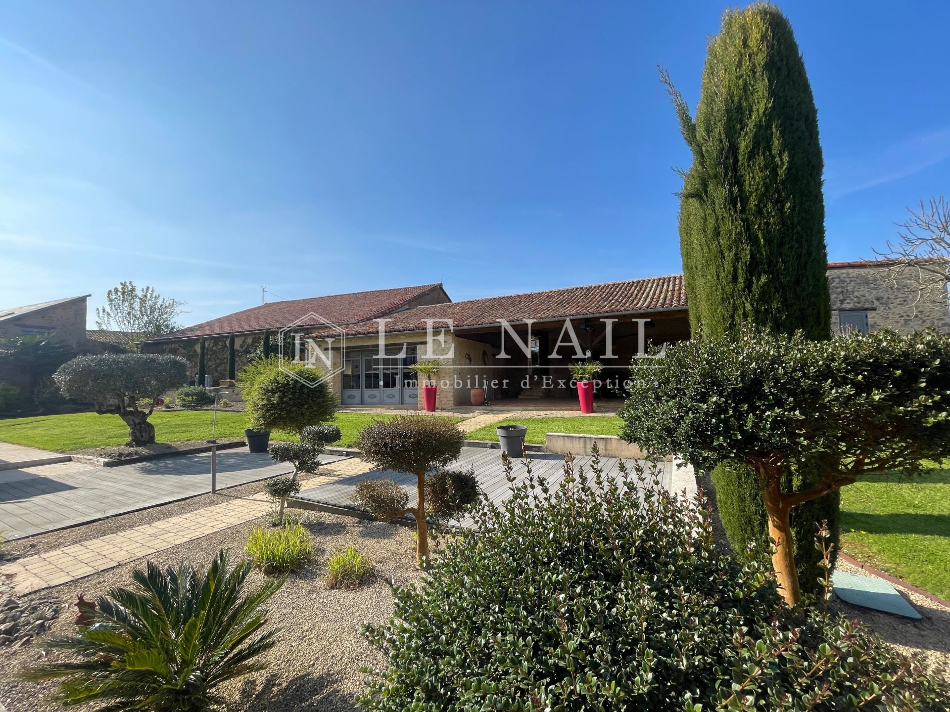 house 15 rooms for sale on POITIERS (86000)