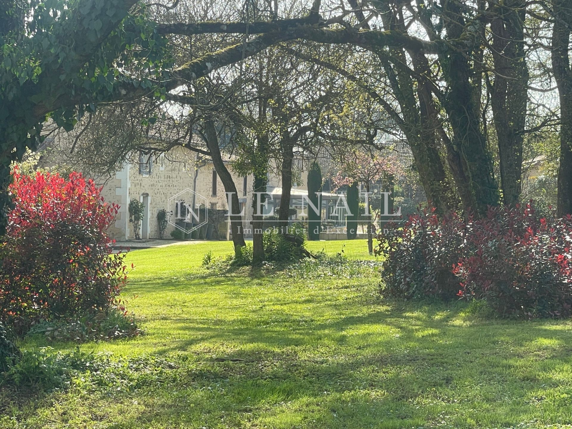 house 15 rooms for sale on POITIERS (86000)