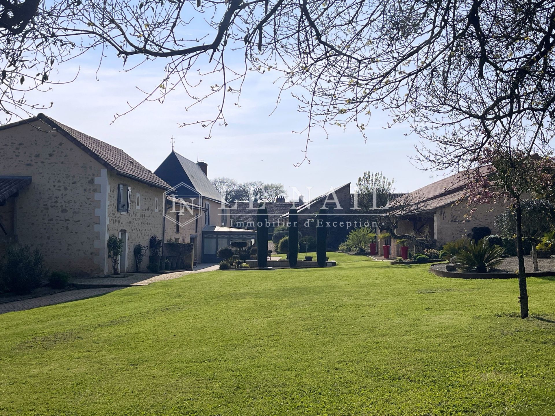 house 15 rooms for sale on POITIERS (86000)