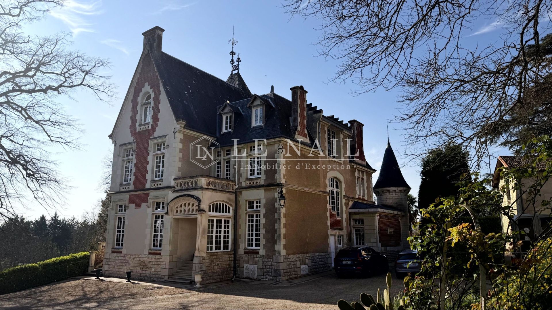 château 15 pièces en vente à CHINON (37500)