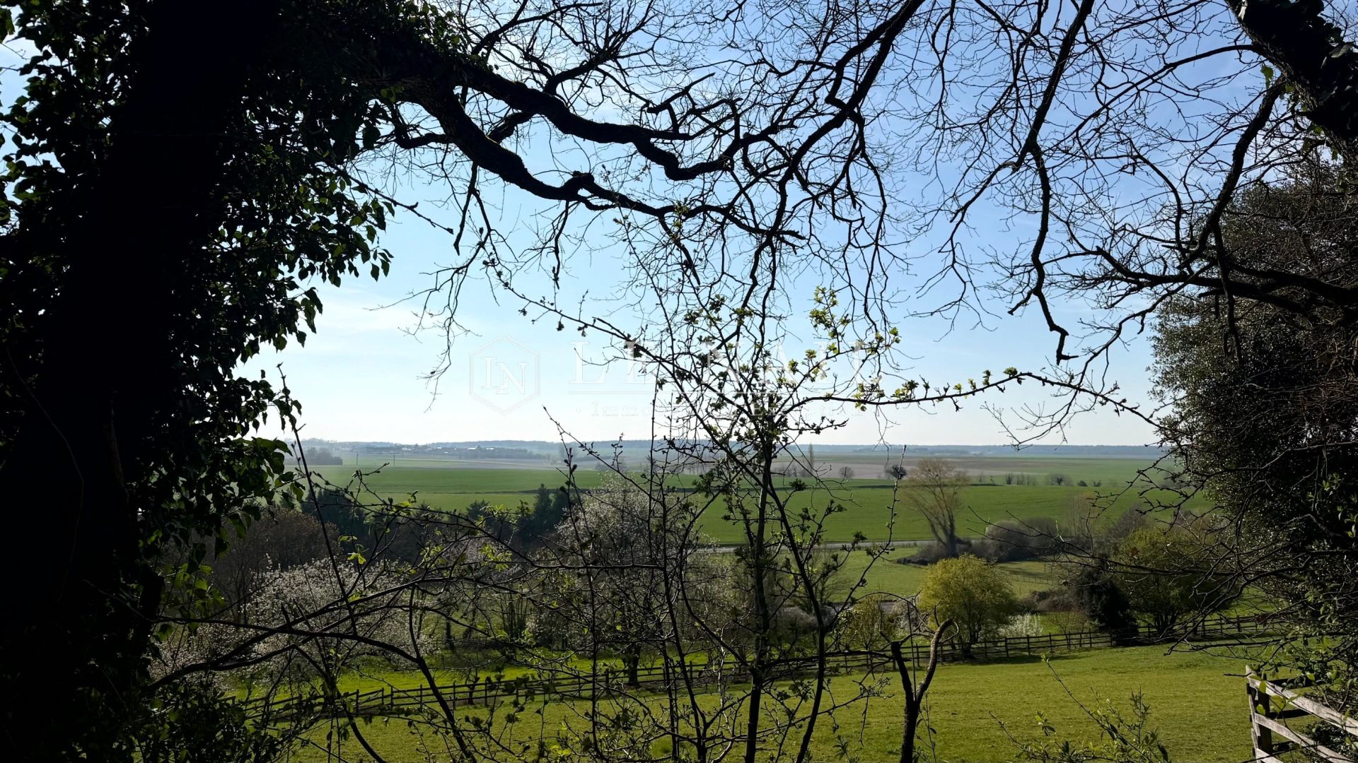 château 15 pièces en vente à CHINON (37500)