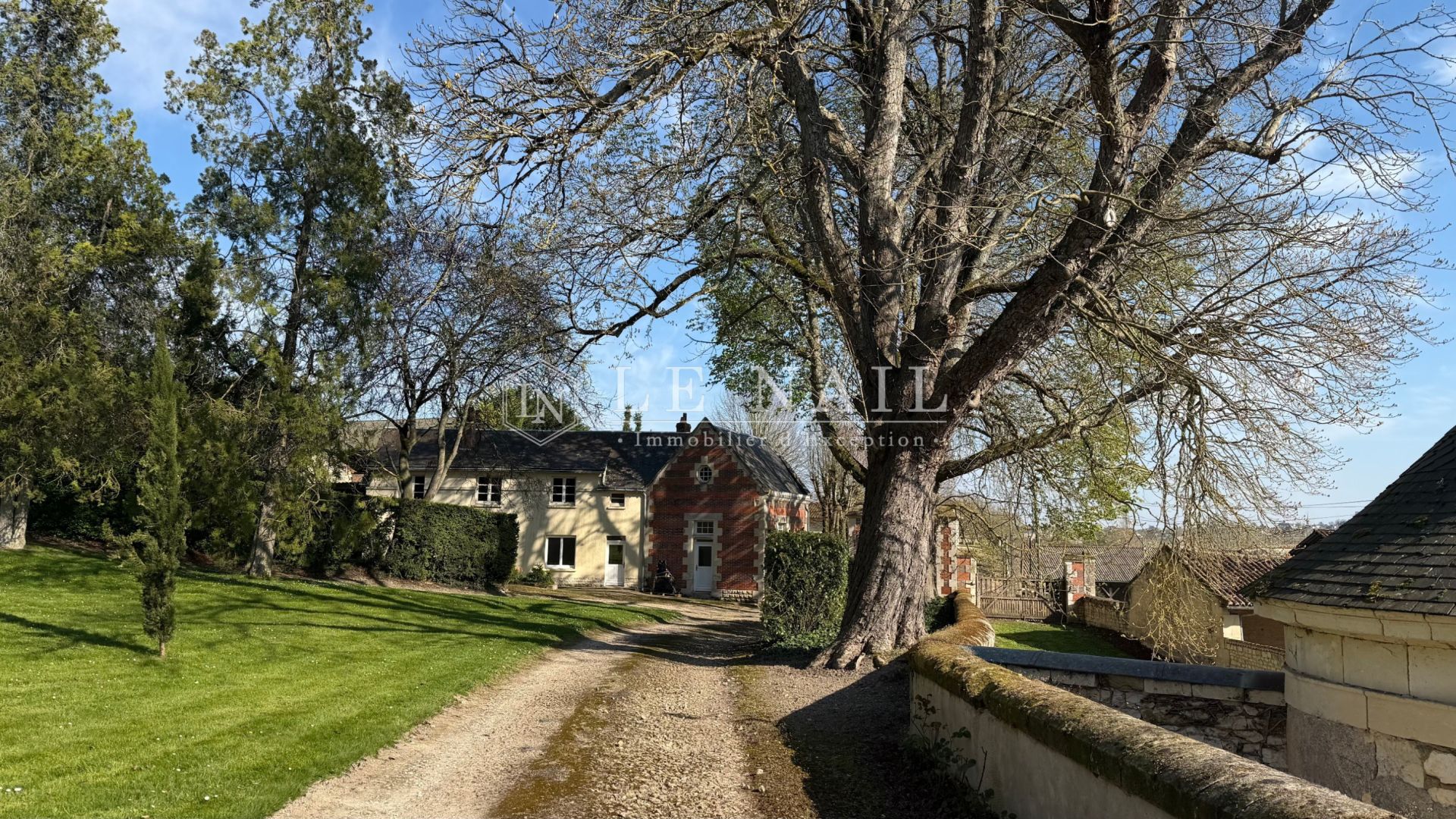 château 15 pièces en vente à CHINON (37500)