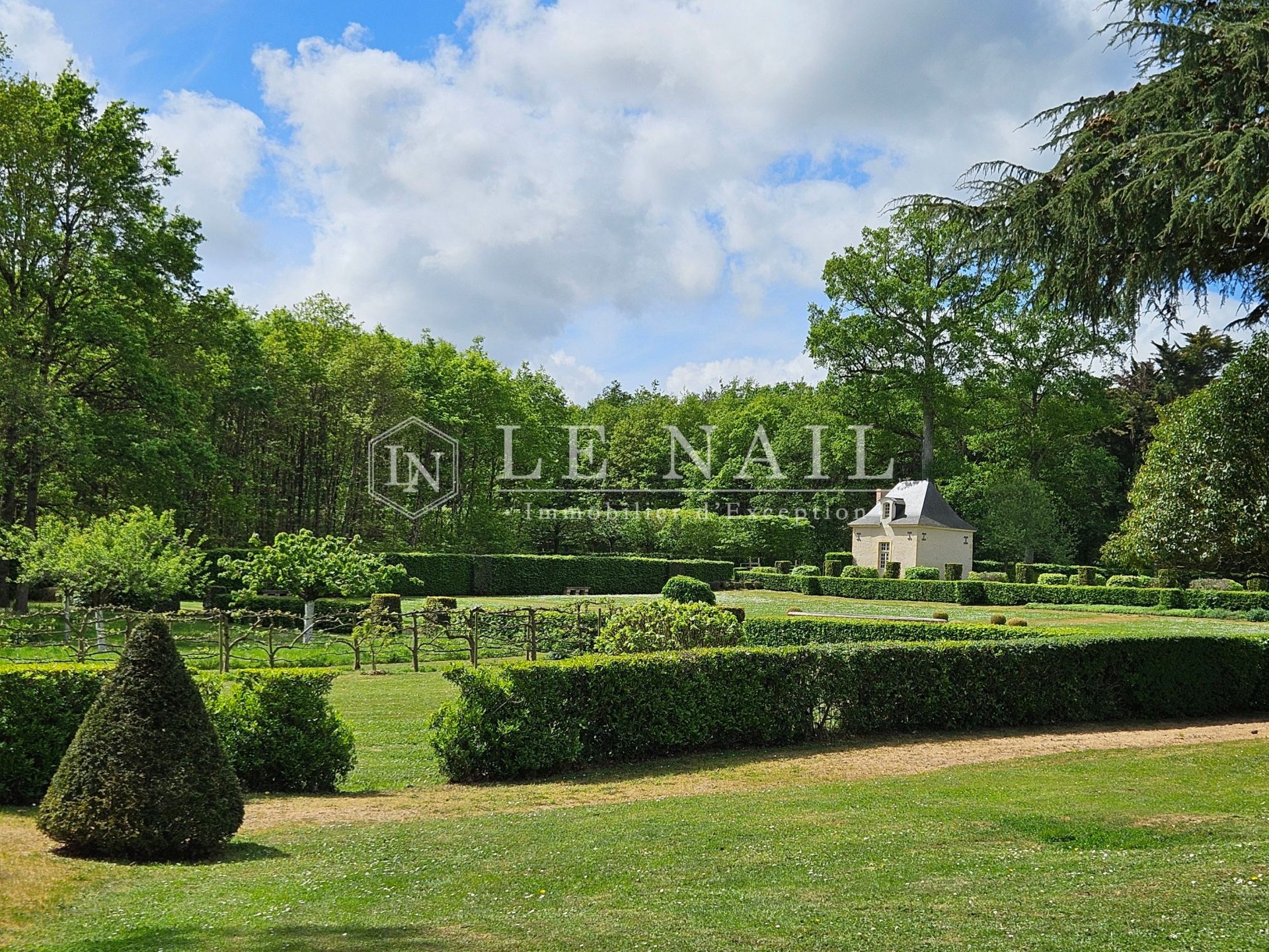 castle 19 rooms for sale on SABLE SUR SARTHE (72300)