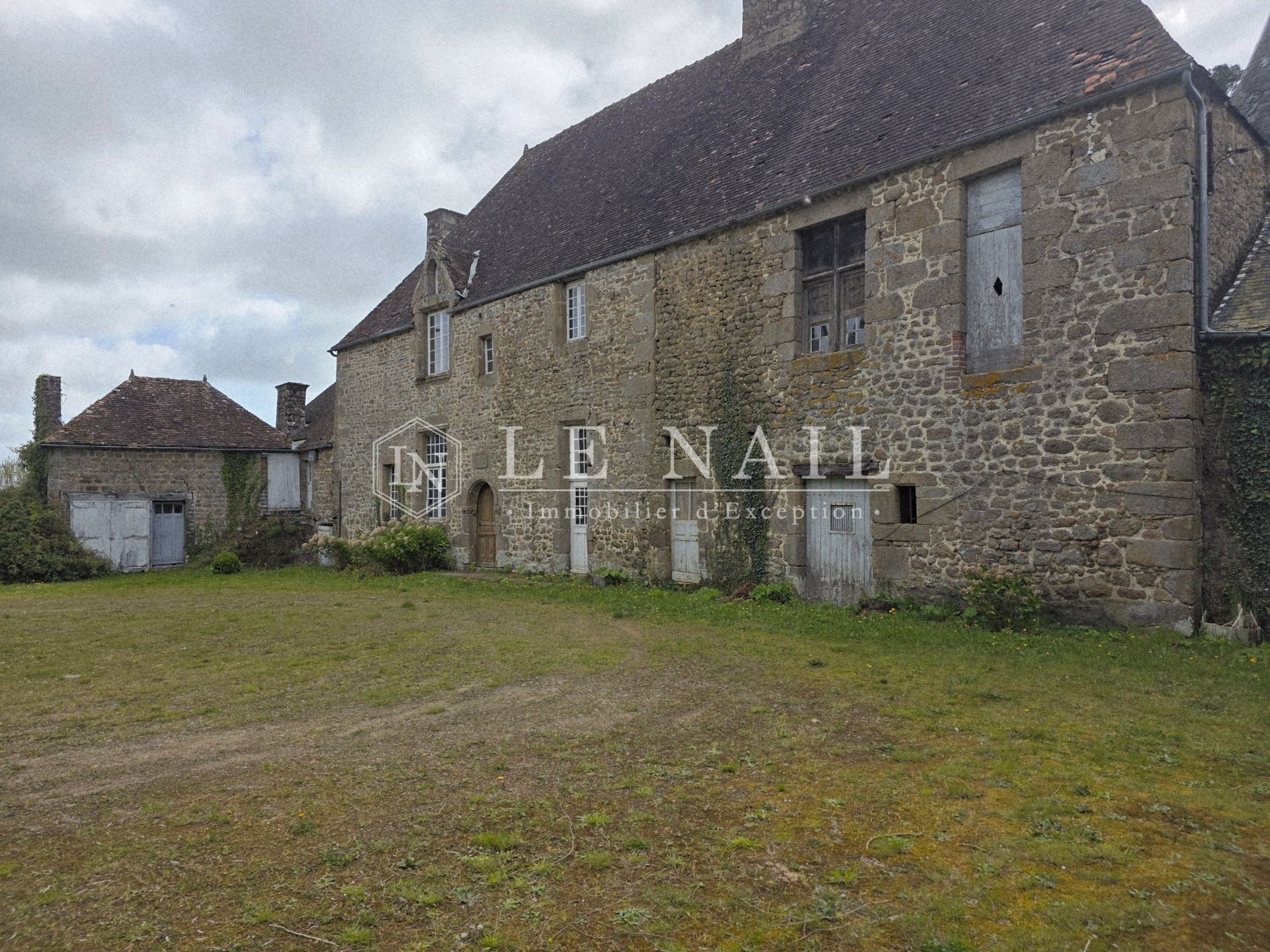 manor house 7 rooms for sale on PUTANGES LE LAC (61210)