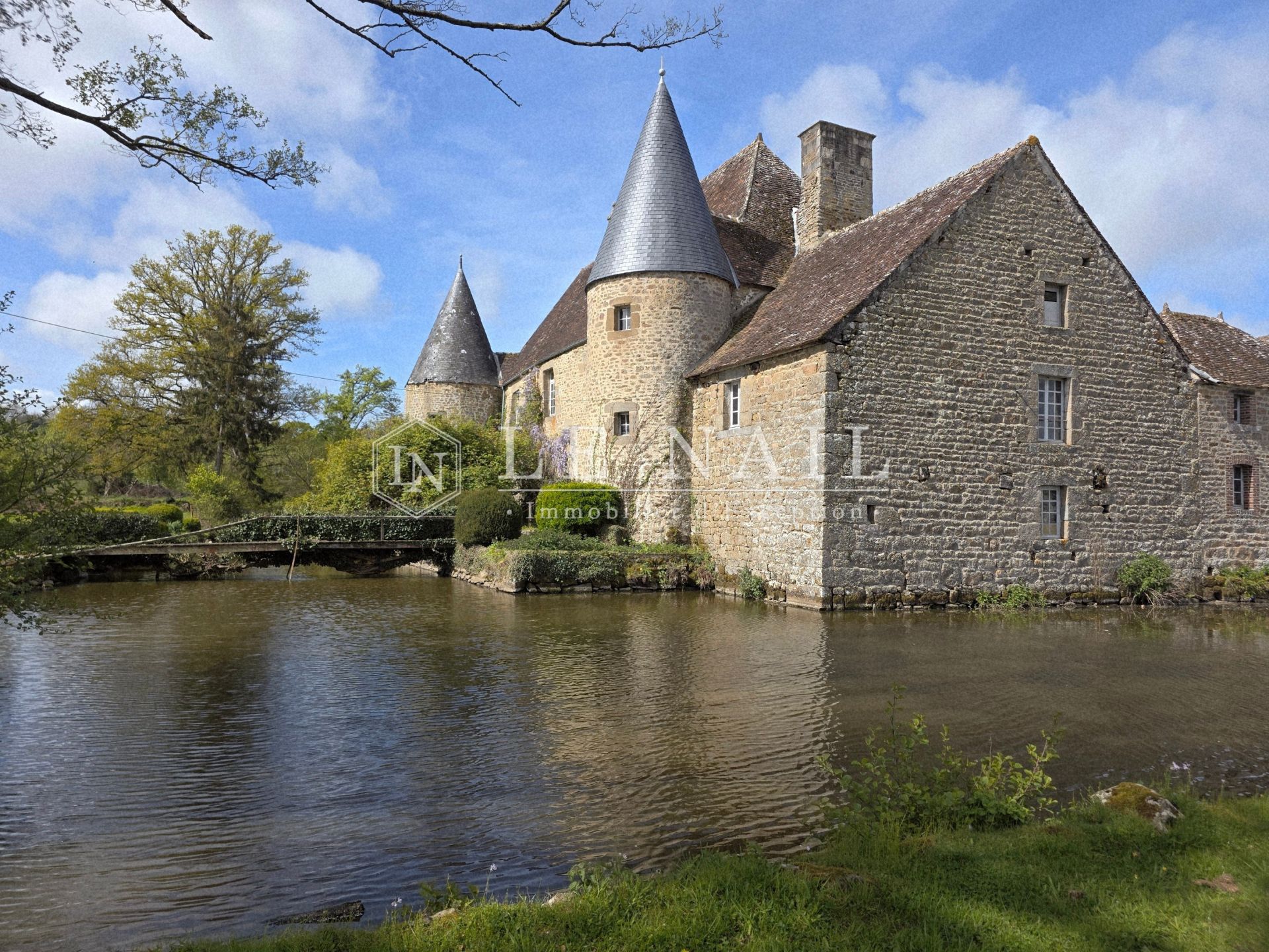 manor house 7 rooms for sale on PUTANGES LE LAC (61210)
