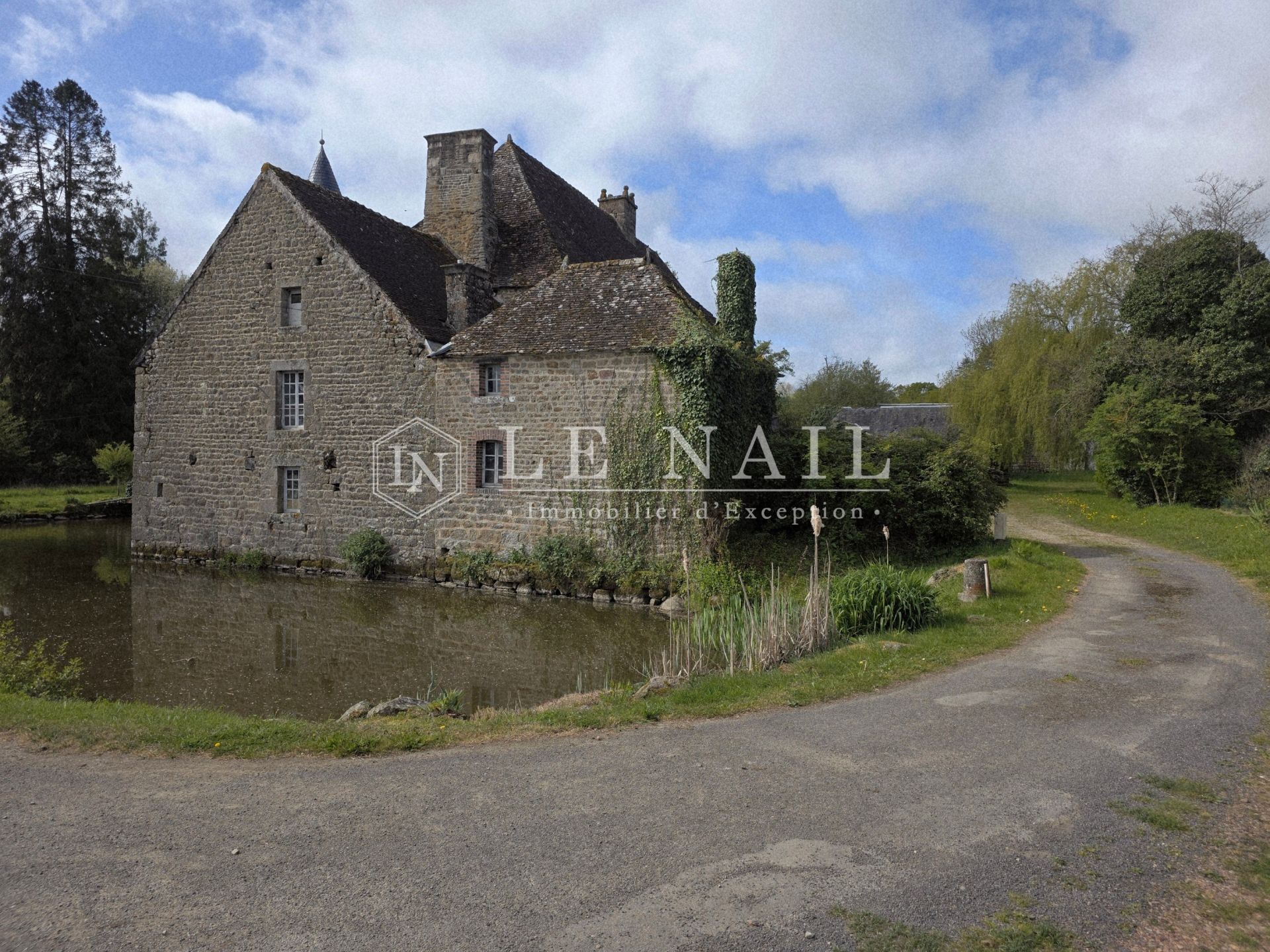 manor house 7 rooms for sale on PUTANGES LE LAC (61210)