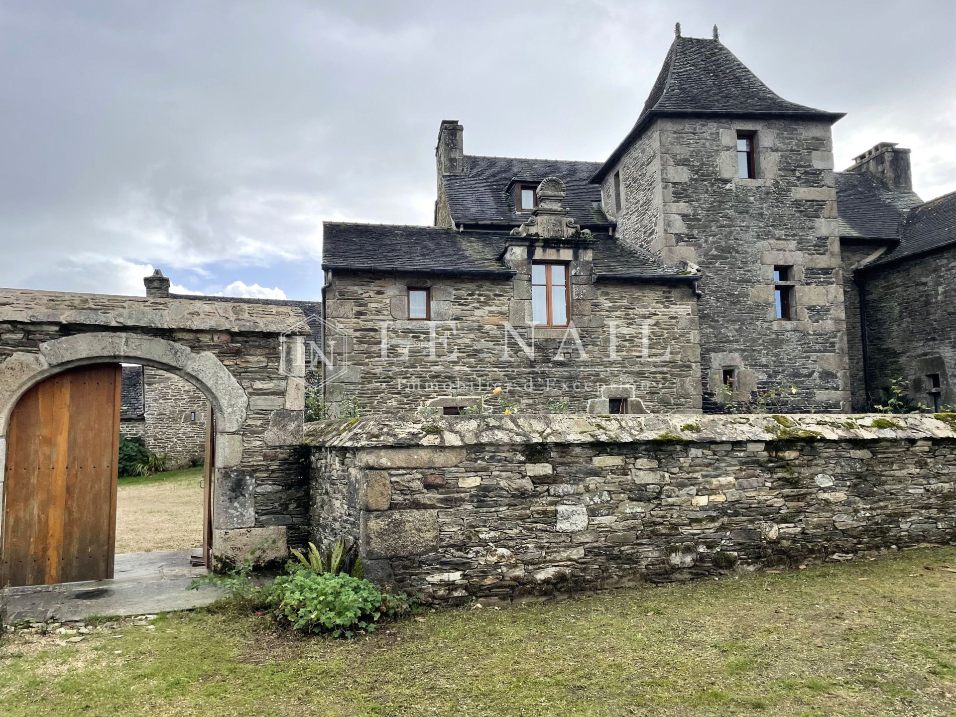 manor house 28 rooms for sale on MORLAIX (29600)