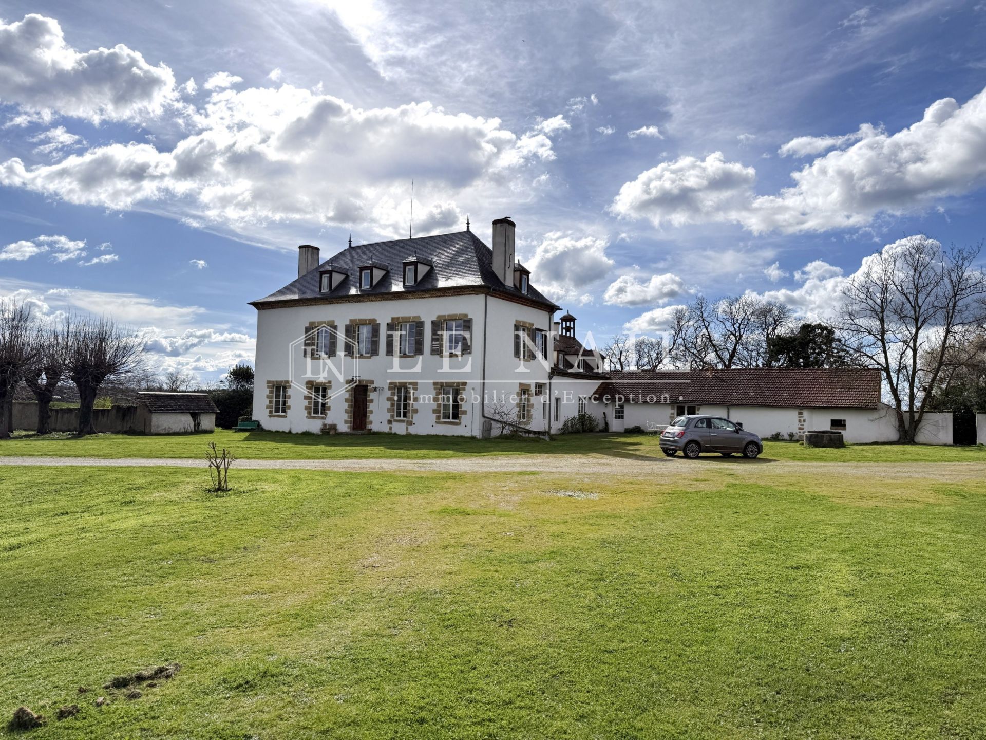 property 11 rooms for sale on MOULINS (03000)