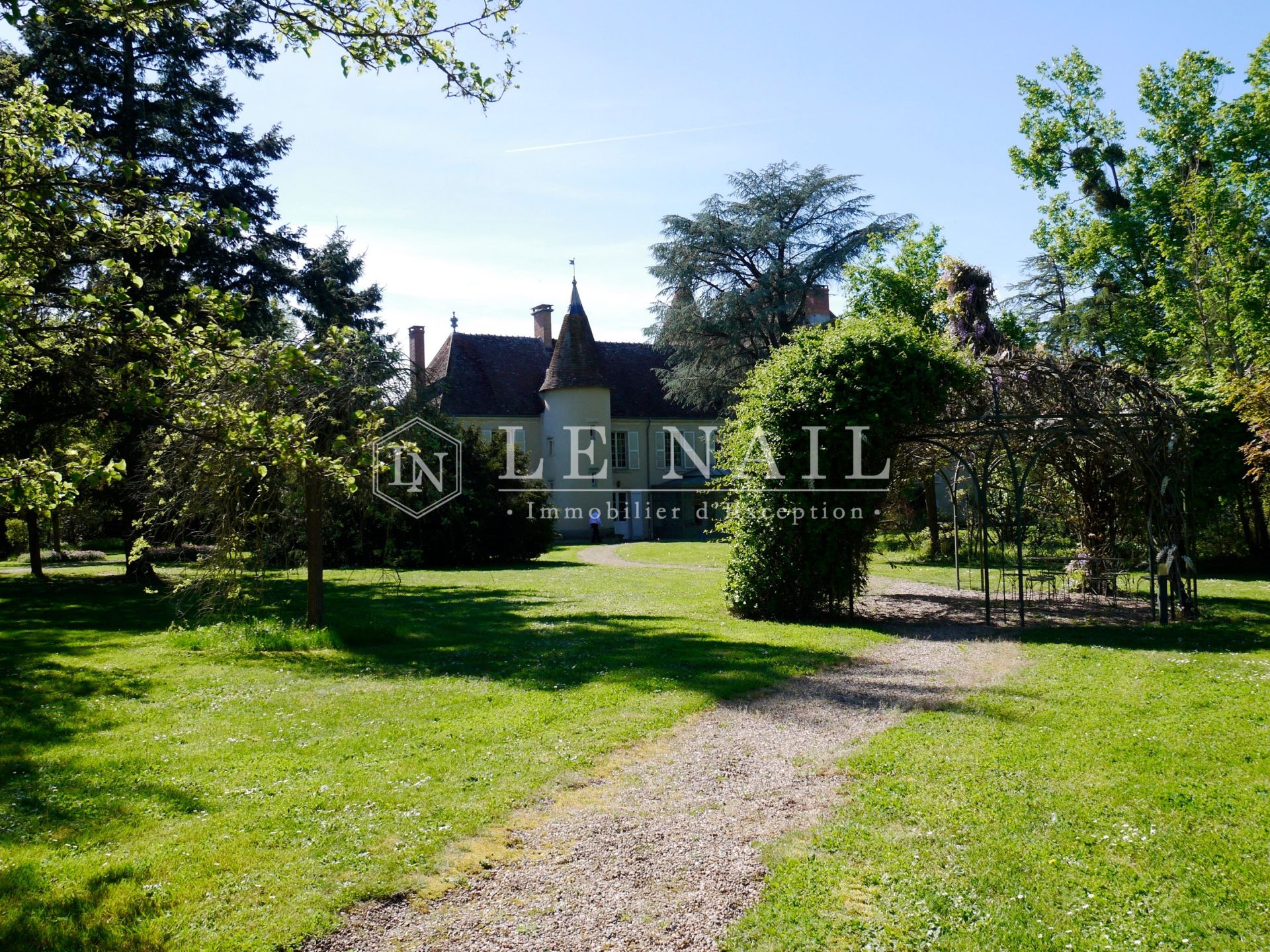 château 14 pièces en vente à CHATEAUMEILLANT (18370)