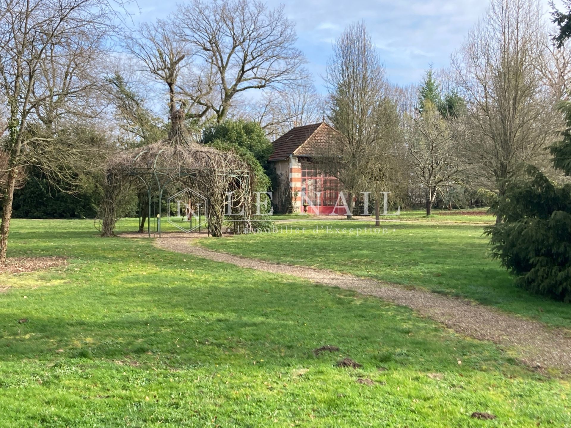 château 14 pièces en vente à CHATEAUMEILLANT (18370)