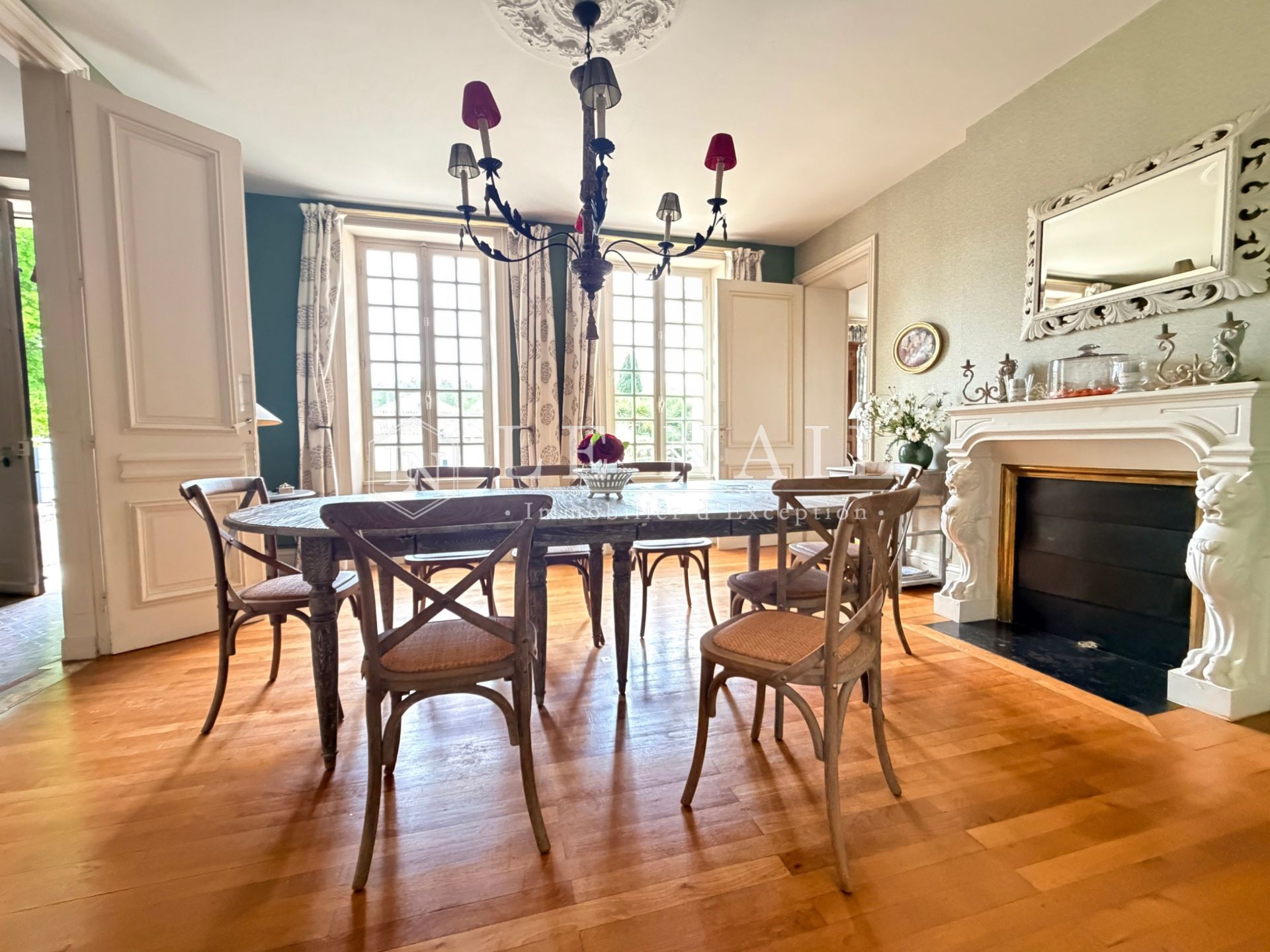mansion 10 rooms for sale on JARNAC (16200)