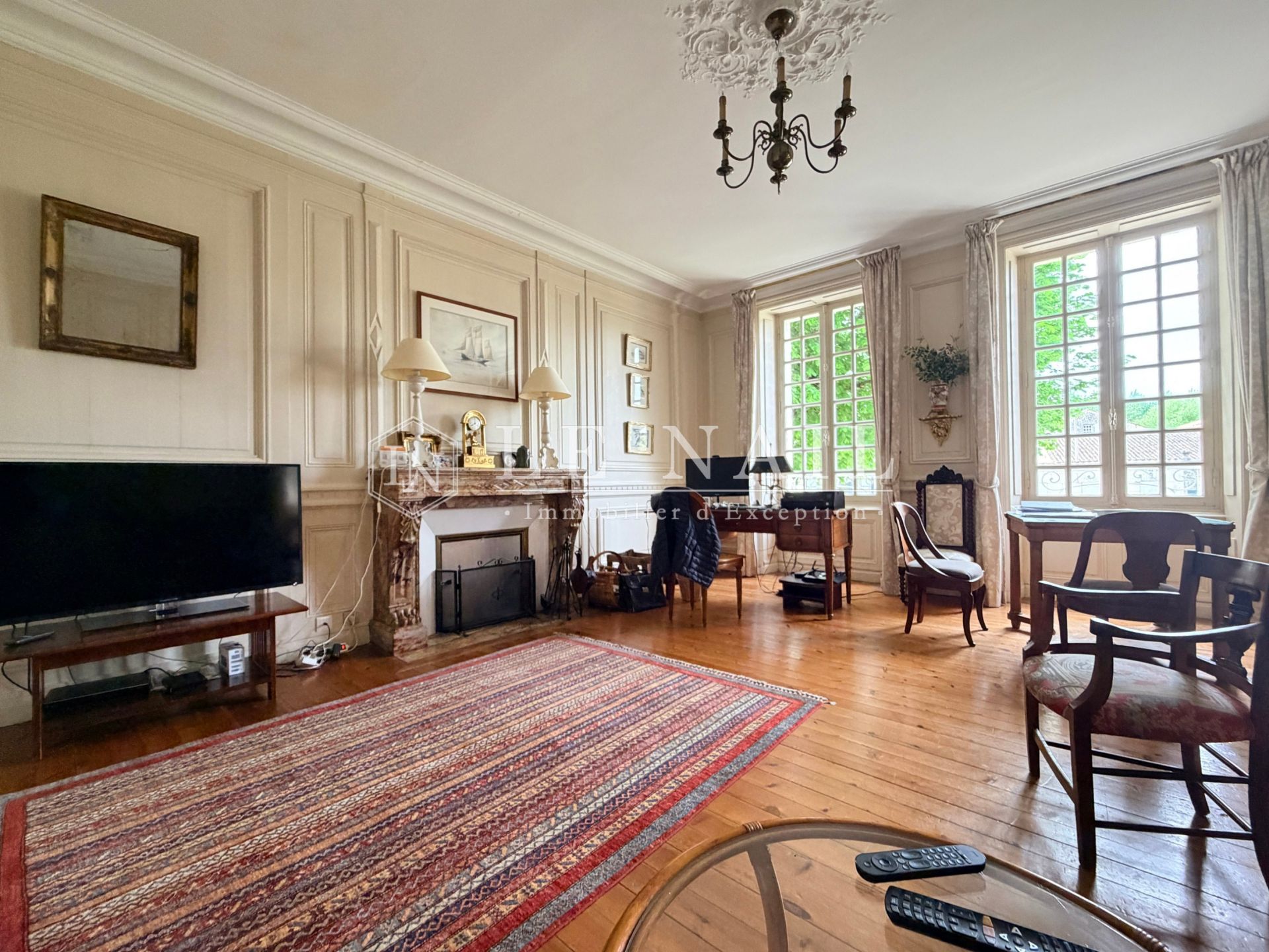 mansion 10 rooms for sale on JARNAC (16200)