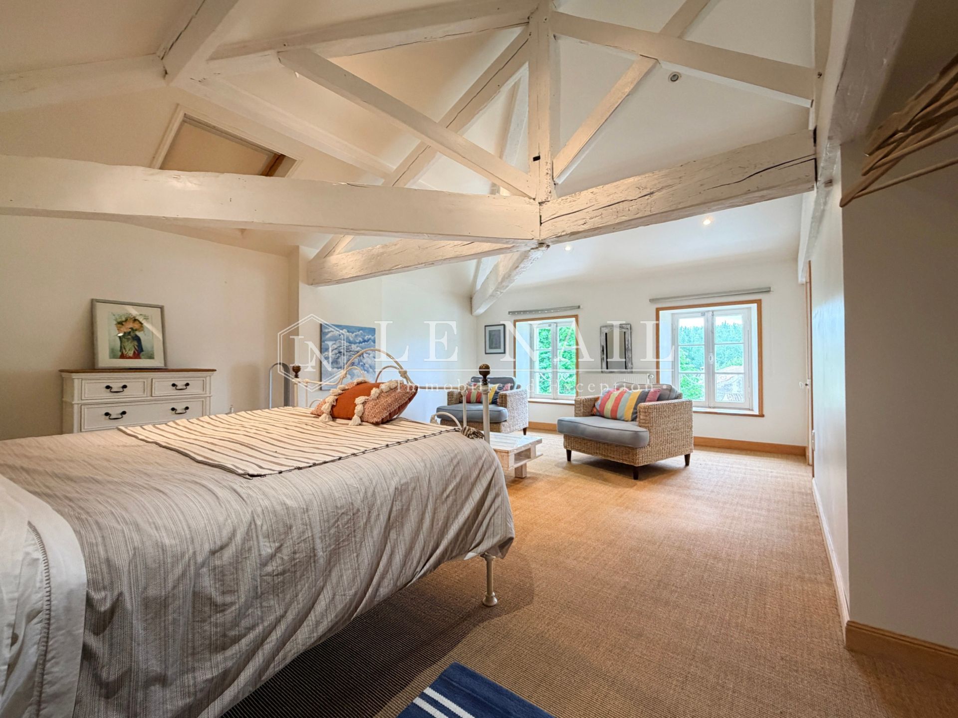 mansion 10 rooms for sale on JARNAC (16200)