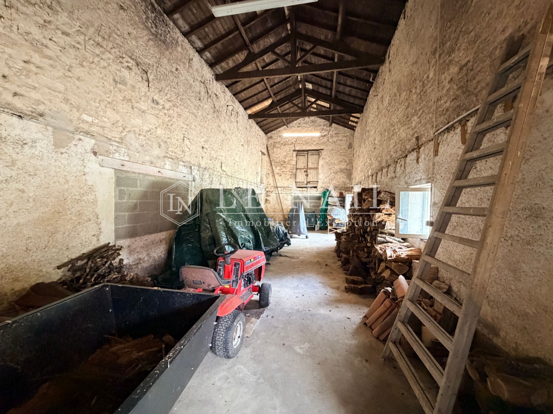 mansion 10 rooms for sale on JARNAC (16200)