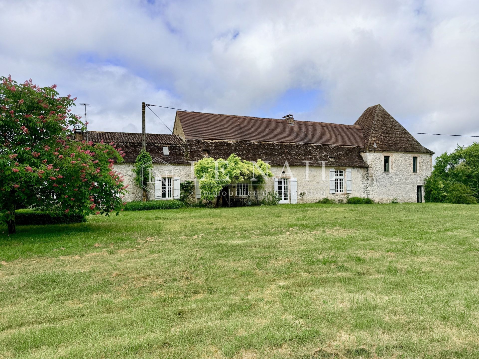traditional house 10 rooms for sale on BERGERAC (24100)