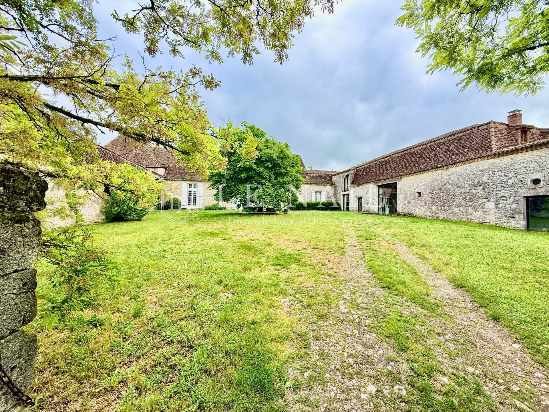 traditional house 10 rooms for sale on BERGERAC (24100)