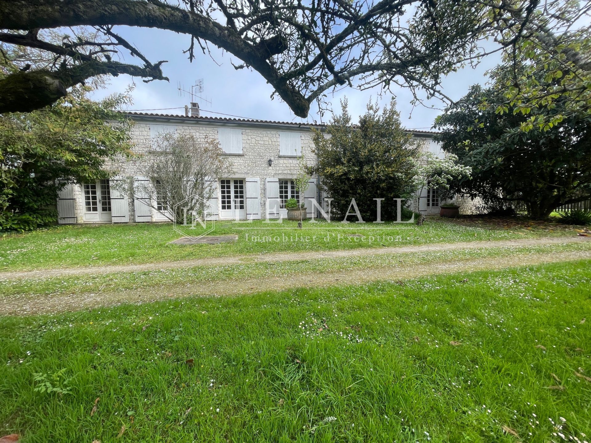 maison 17 pièces en vente à SAINTES (17100)