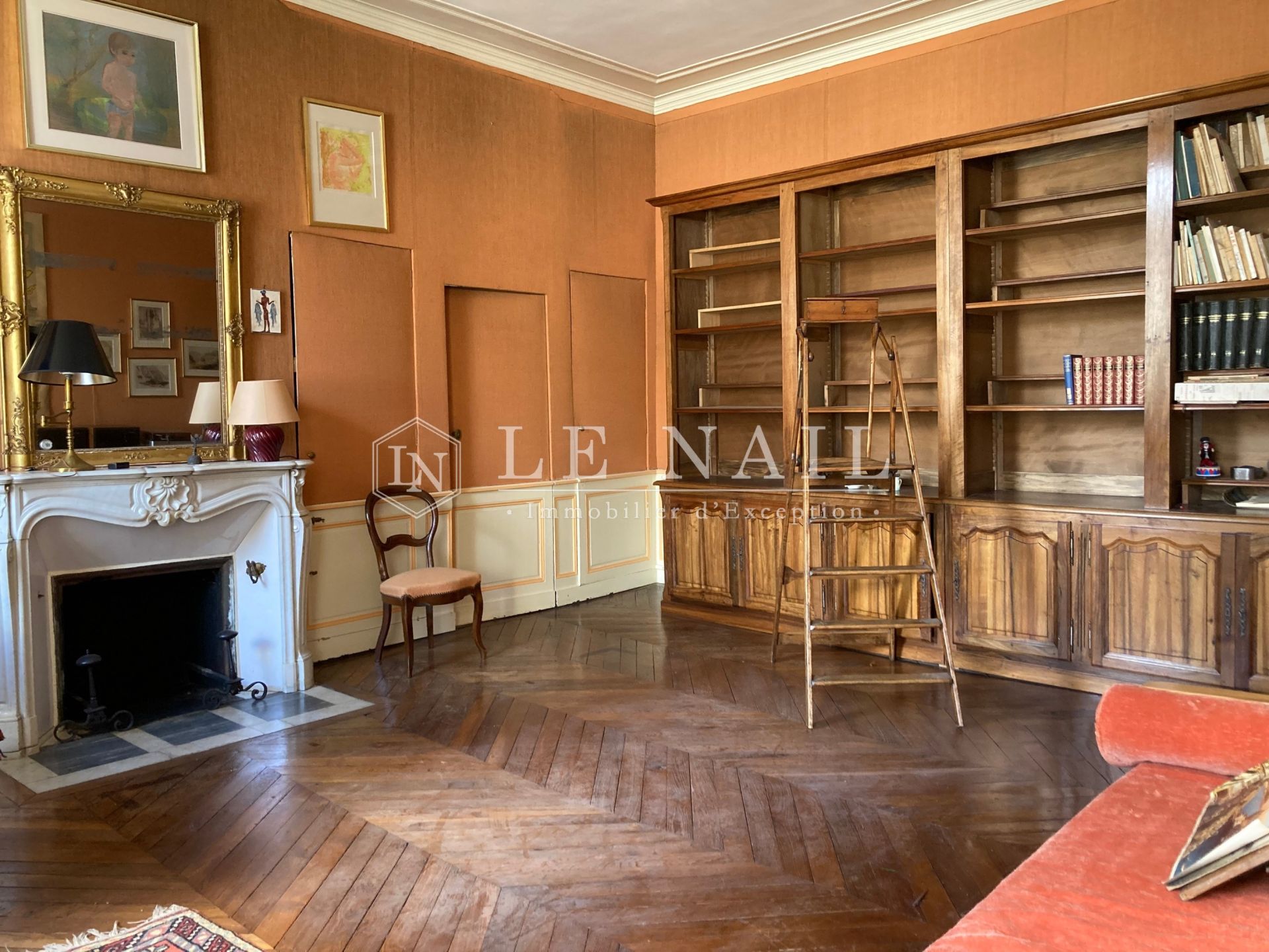mansion (hôtel particulier) 12 rooms for sale on ISSOUDUN (36100)