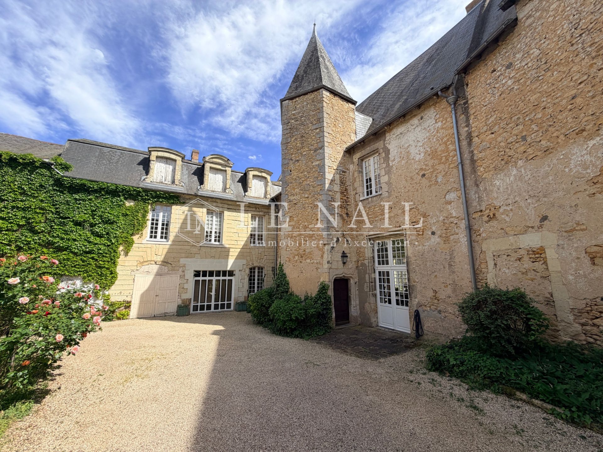 hôtel particulier 10 pièces en vente à SAUMUR (49400)
