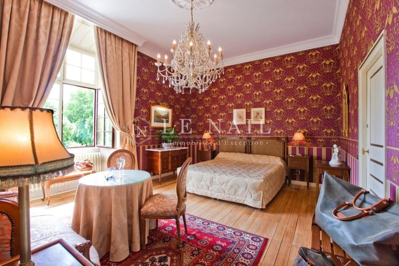 castle 30 rooms for sale on LA ROCHE SUR YON (85000)