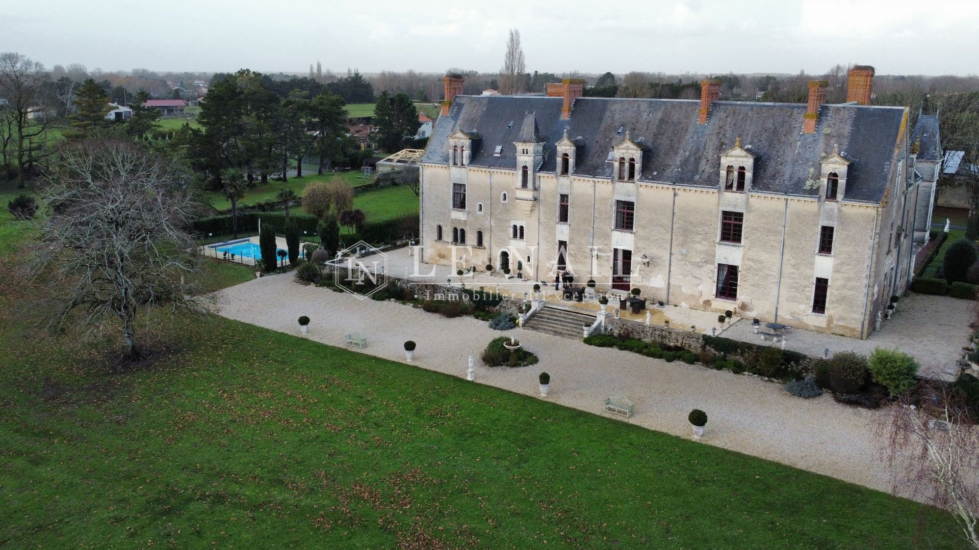 castle 30 rooms for sale on LA ROCHE SUR YON (85000)