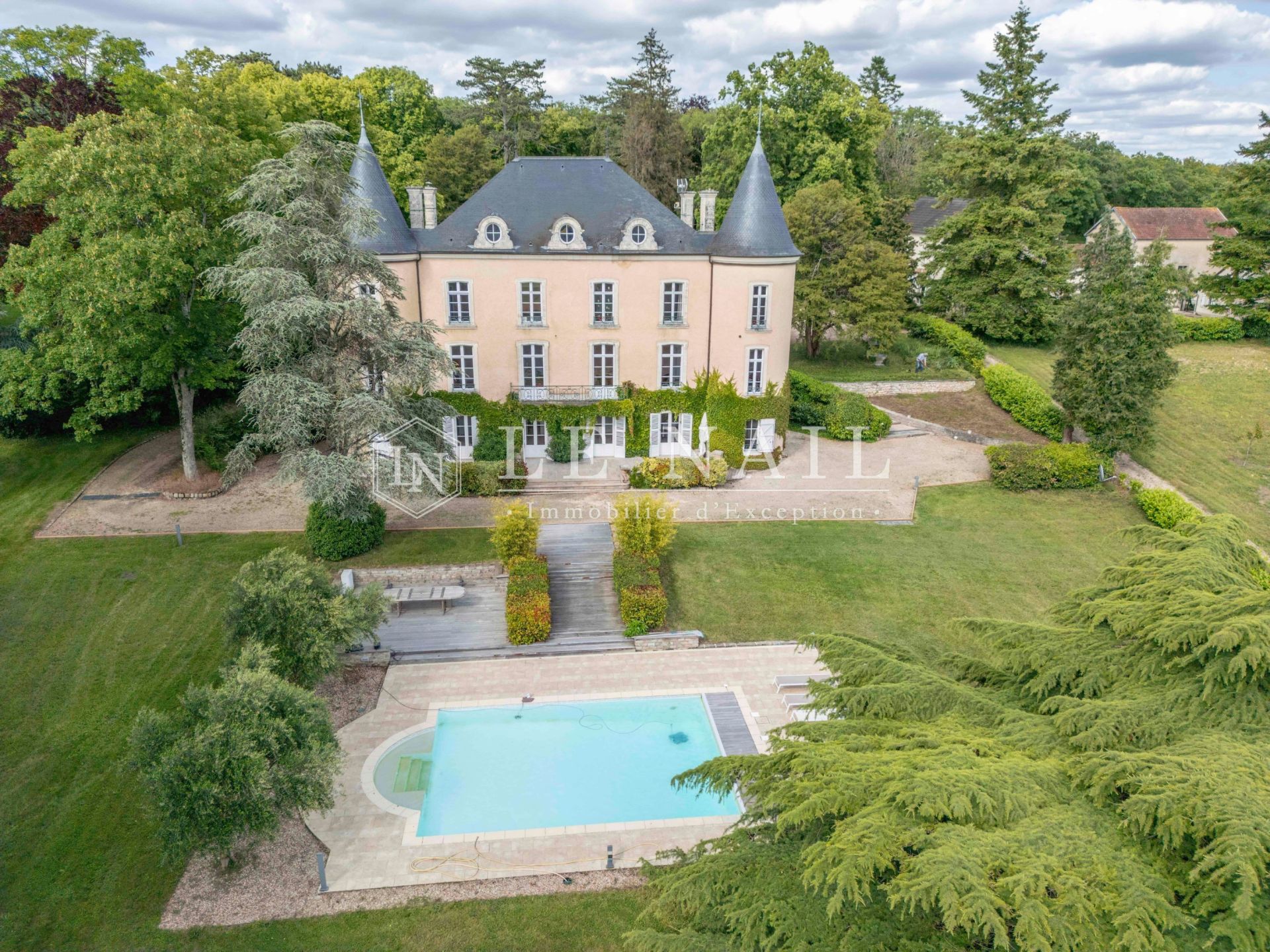 castle 13 rooms for sale on BOURGES (18000)