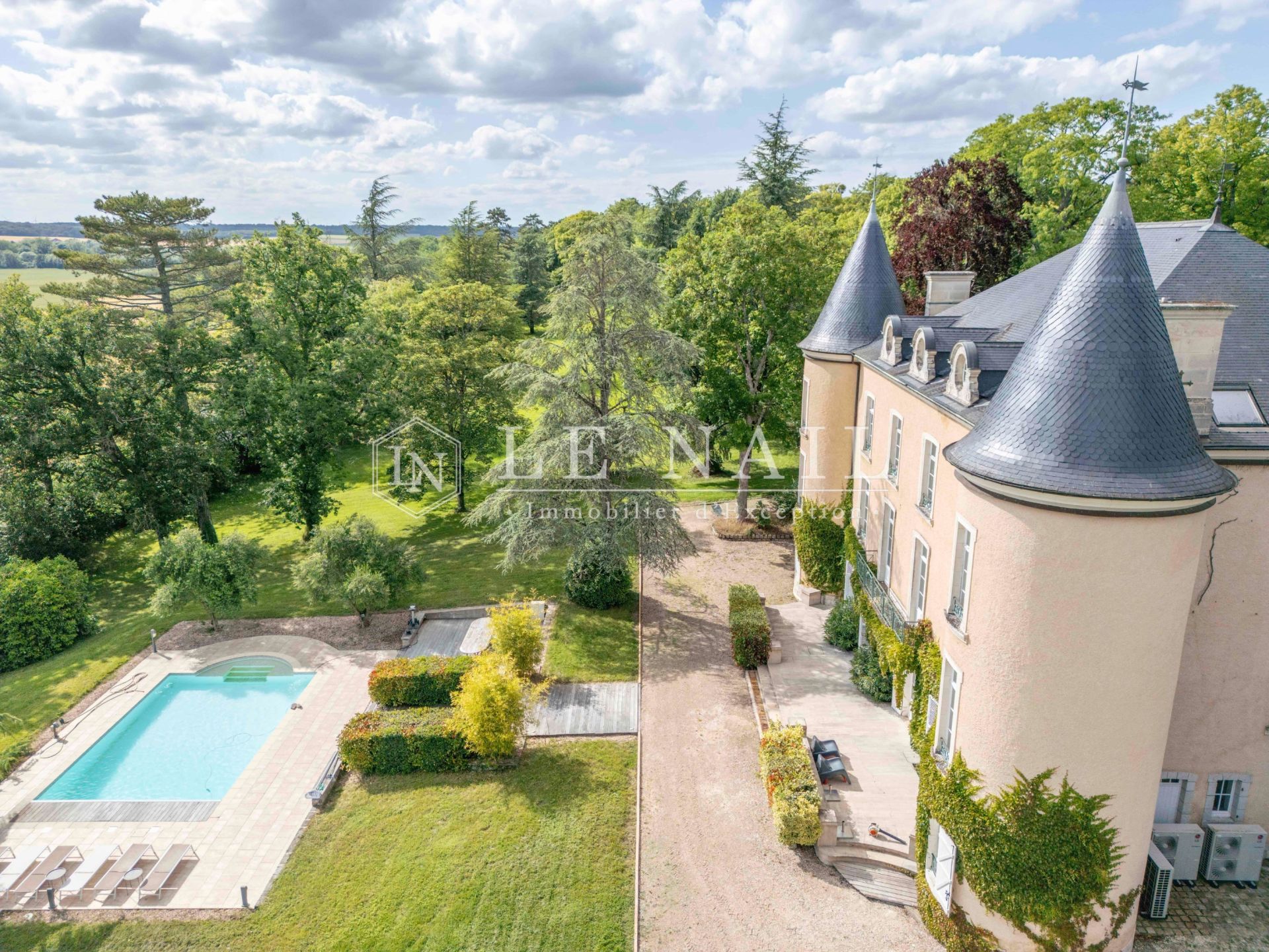 castle 13 rooms for sale on BOURGES (18000)