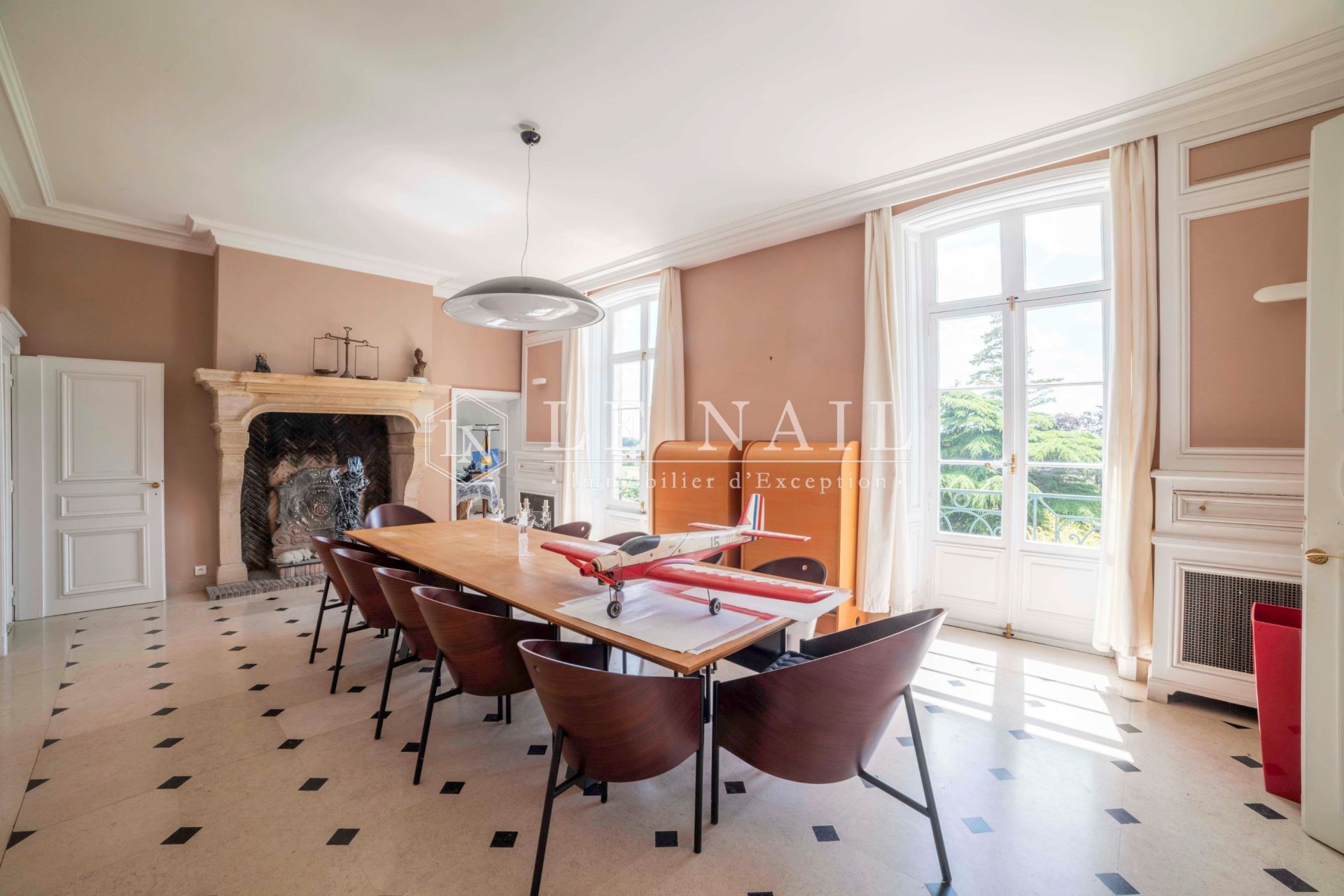 castle 13 rooms for sale on BOURGES (18000)