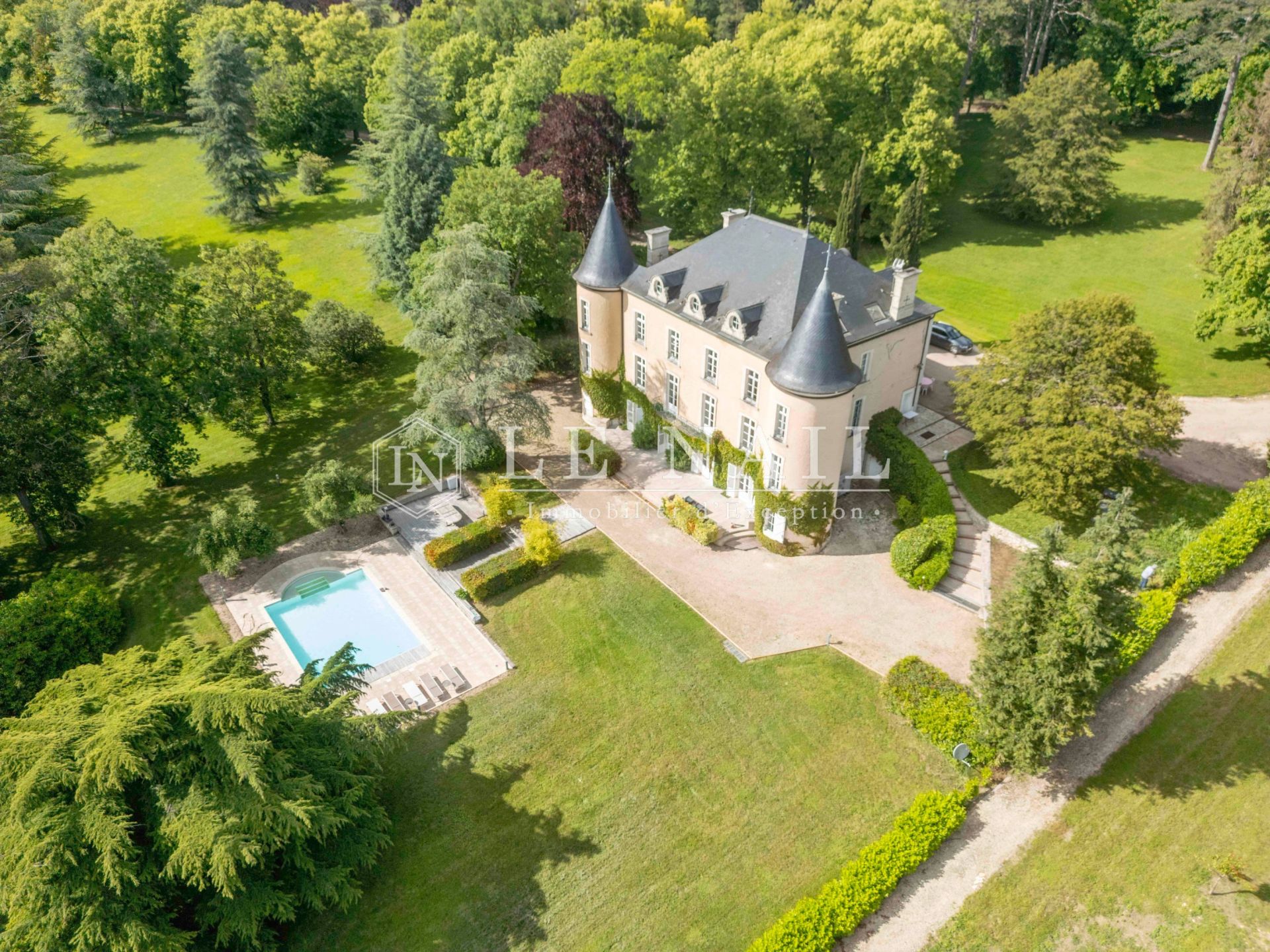 castle 13 rooms for sale on BOURGES (18000)