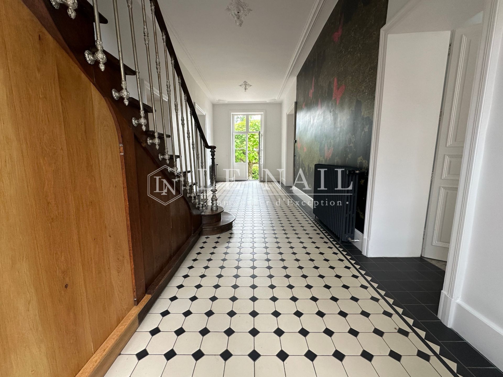 mansion 12 rooms for sale on ROCHESERVIERE (85620)