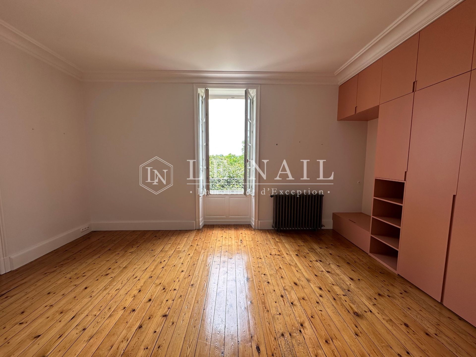 mansion 12 rooms for sale on ROCHESERVIERE (85620)