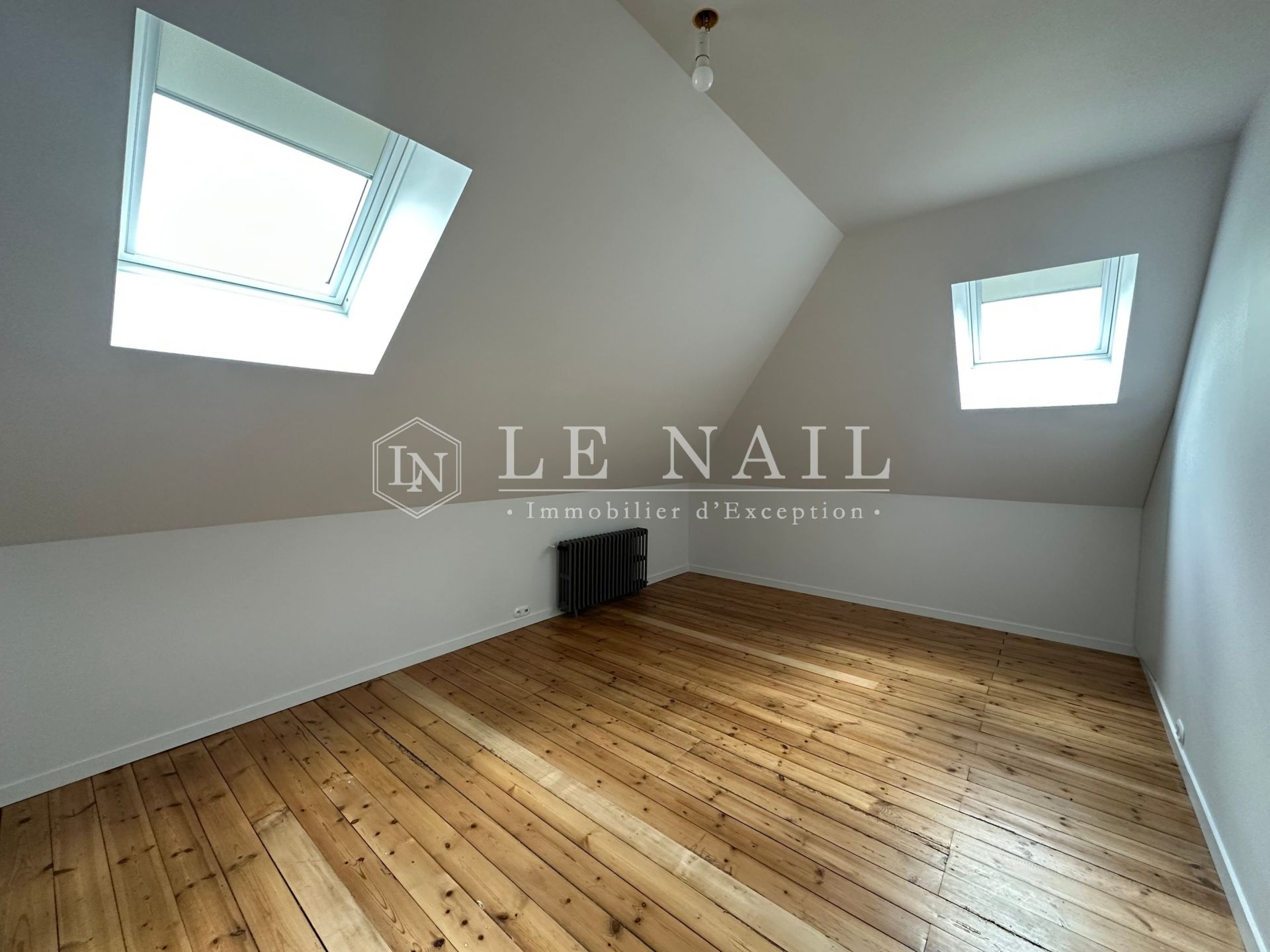 mansion 12 rooms for sale on ROCHESERVIERE (85620)