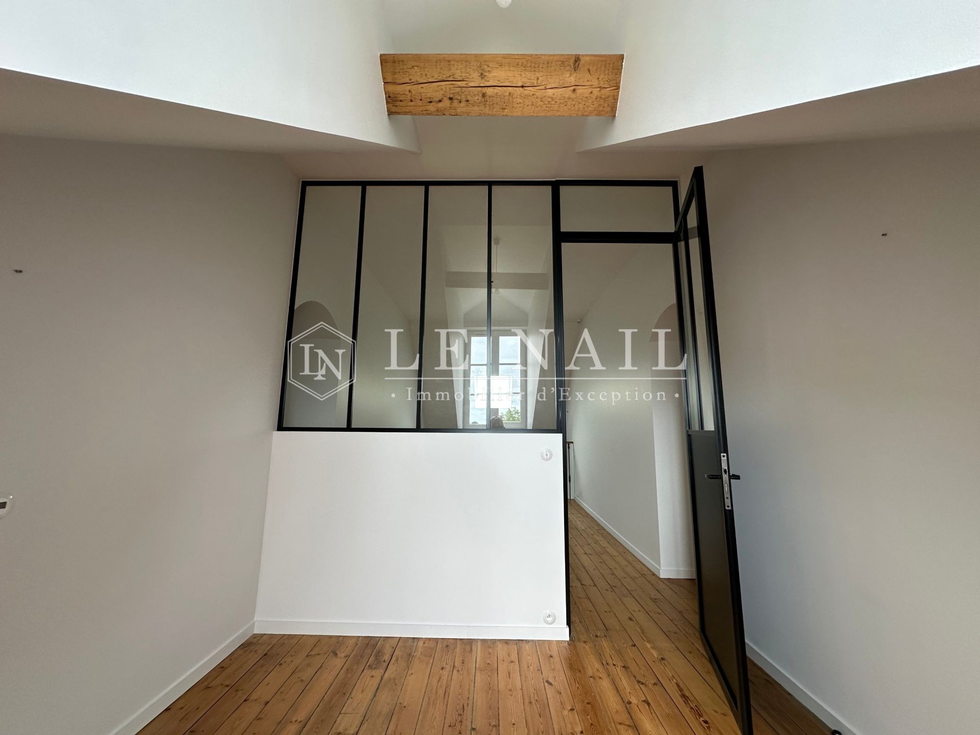 mansion 12 rooms for sale on ROCHESERVIERE (85620)