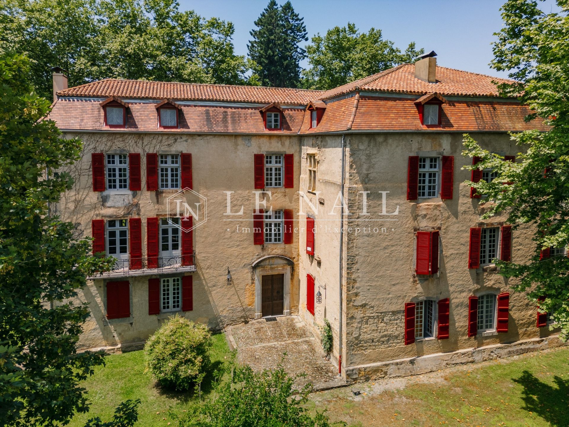 château 23 pièces en vente à UHART MIXE (64120)