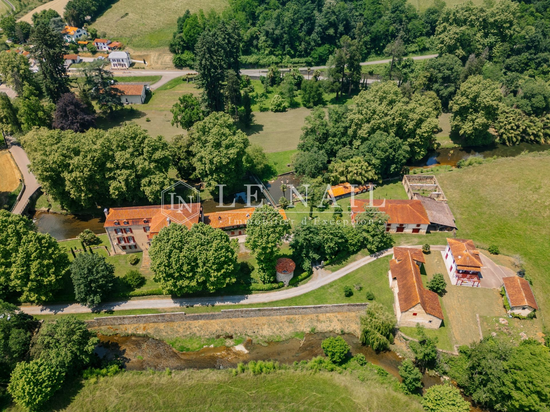 château 23 pièces en vente à UHART MIXE (64120)