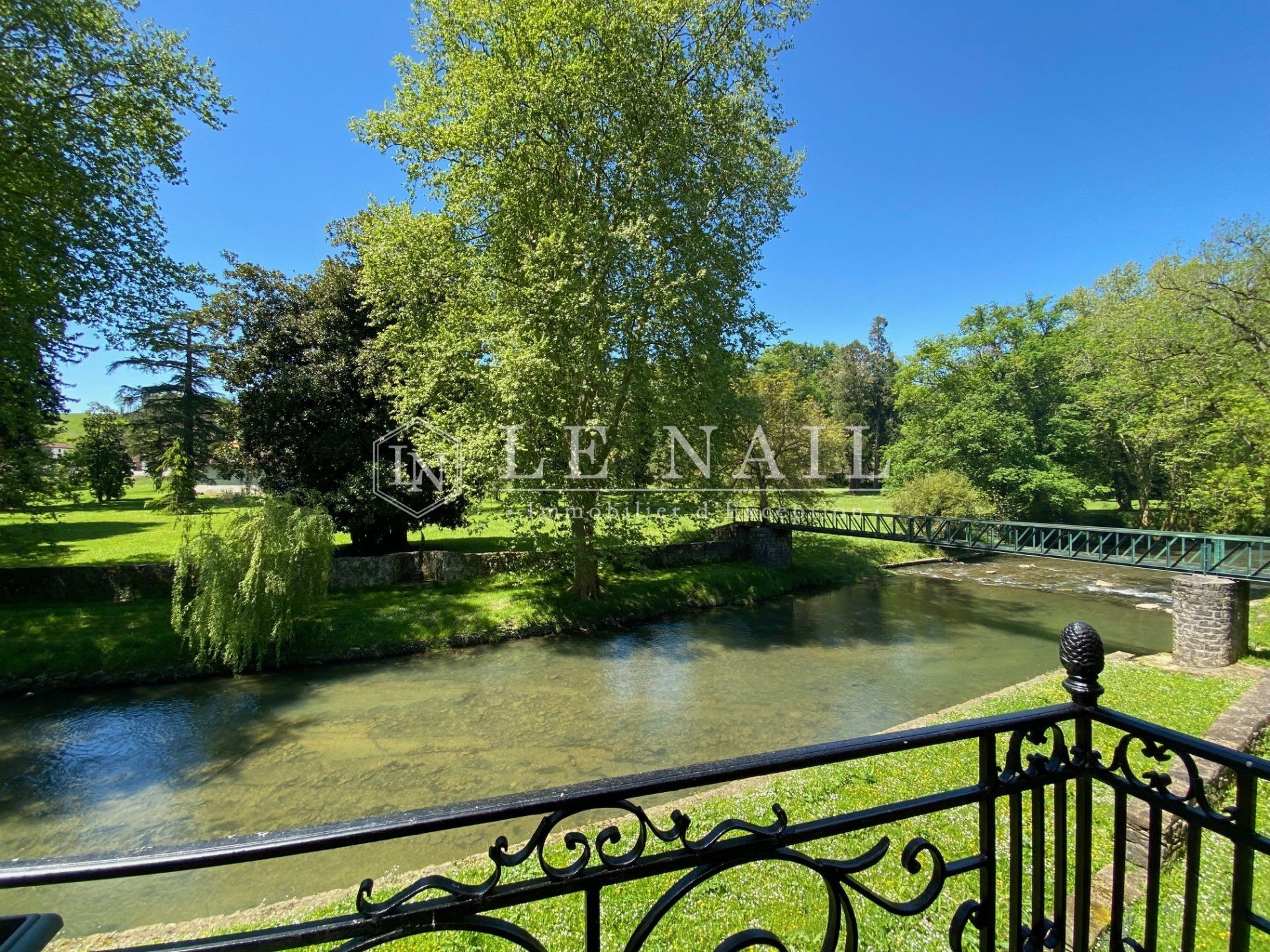 château 23 pièces en vente à UHART MIXE (64120)
