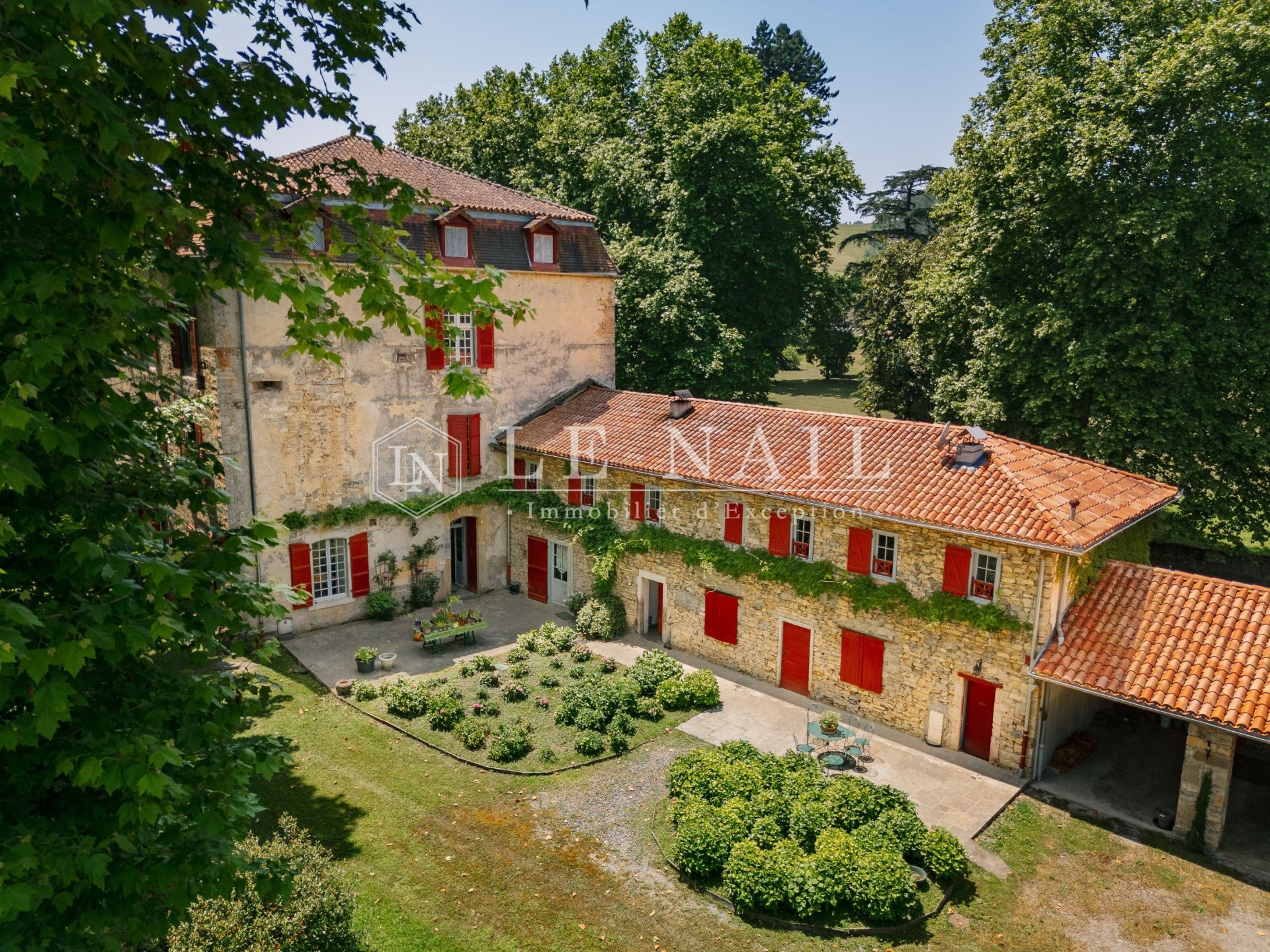 château 23 pièces en vente à UHART MIXE (64120)