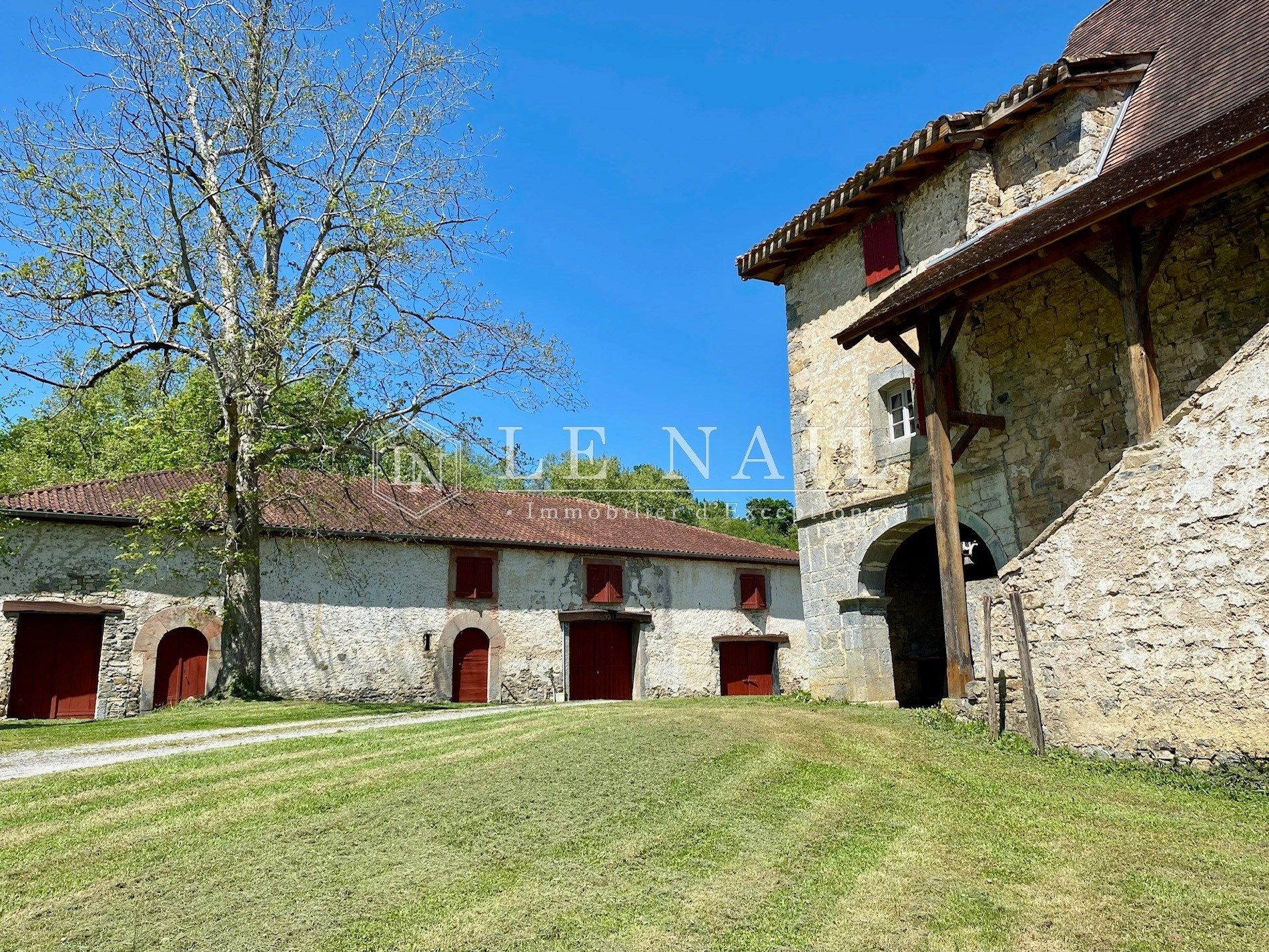 château 23 pièces en vente à UHART MIXE (64120)