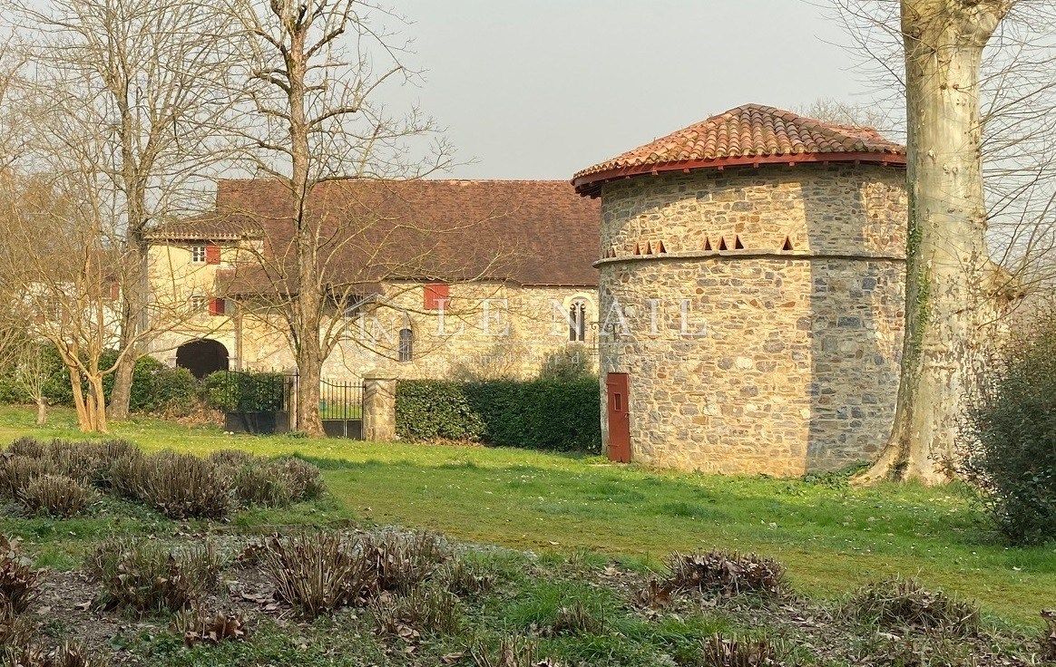 château 23 pièces en vente à UHART MIXE (64120)