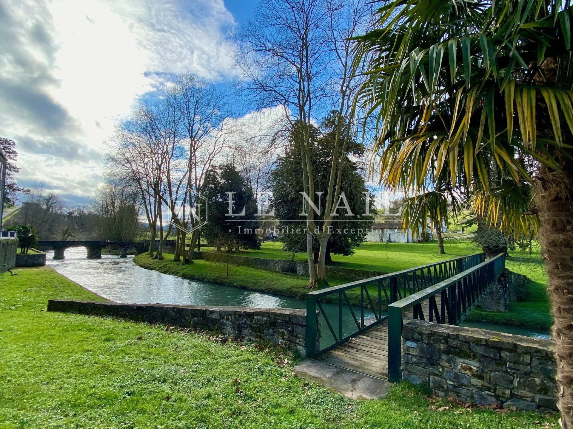 château 23 pièces en vente à UHART MIXE (64120)