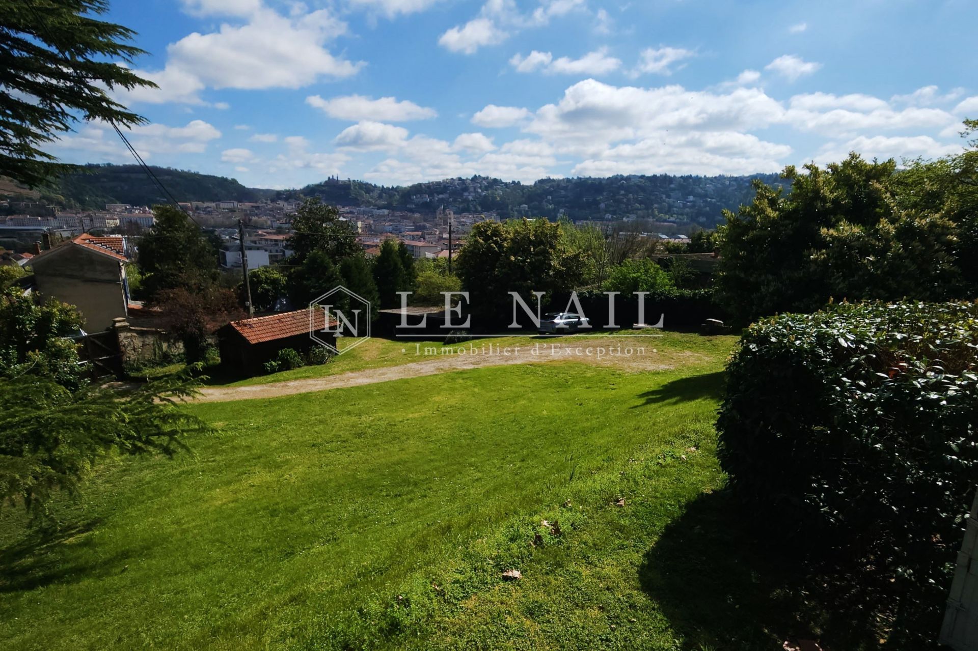 maison bourgeoise 19 pièces en vente à STE COLOMBE (69560)