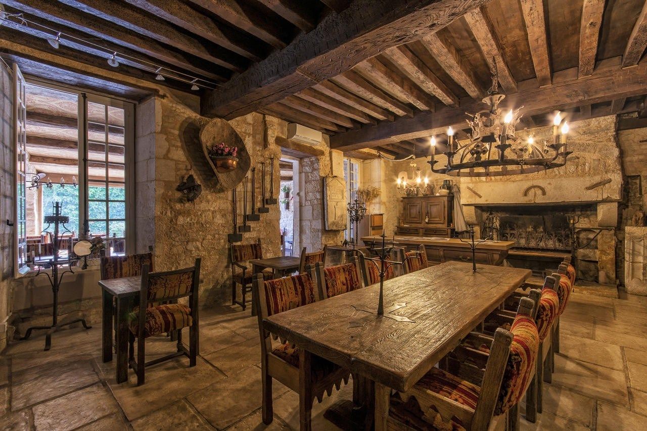 property 19 rooms for sale on LANGRES (52200)