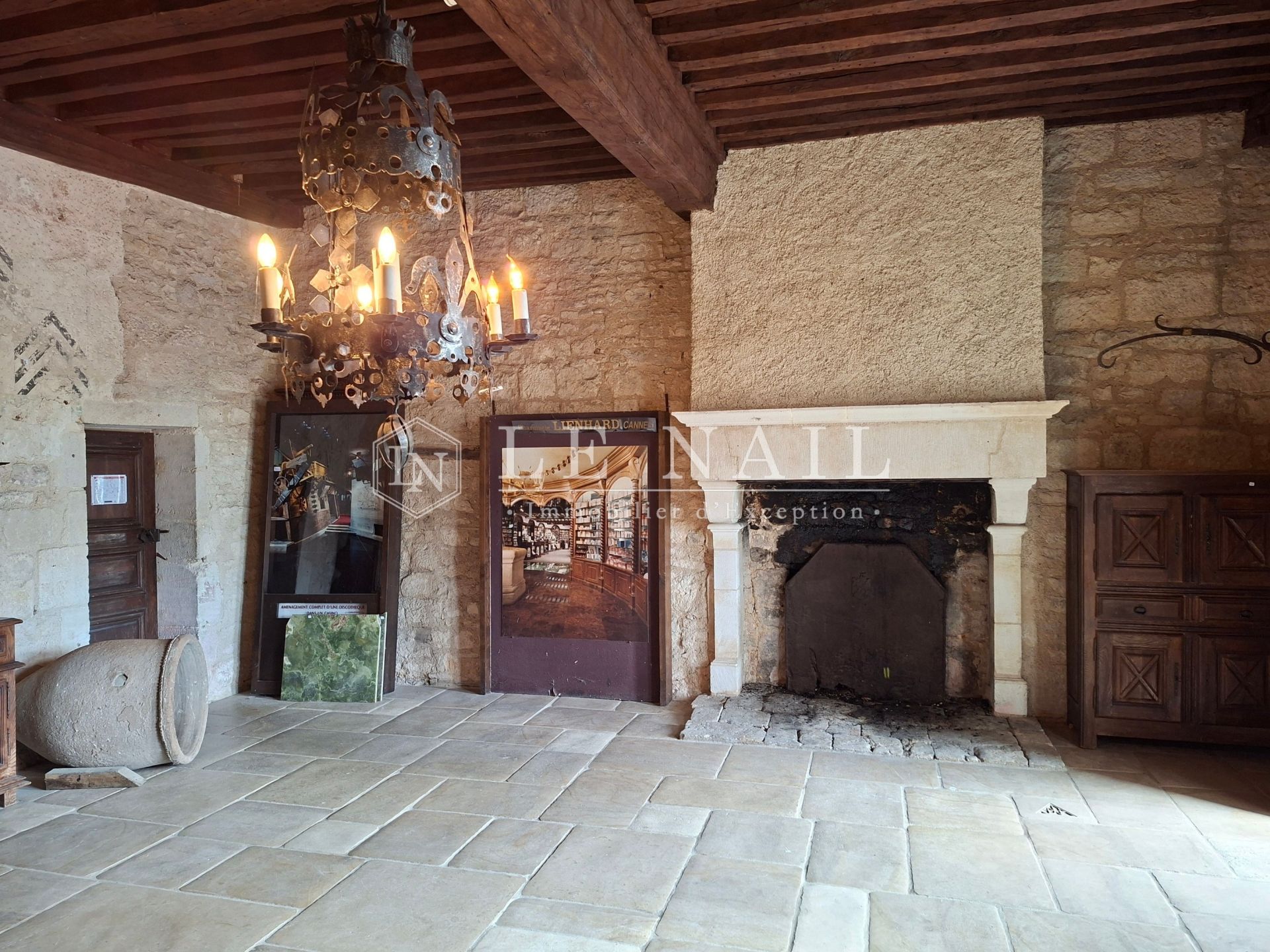 property 19 rooms for sale on LANGRES (52200)