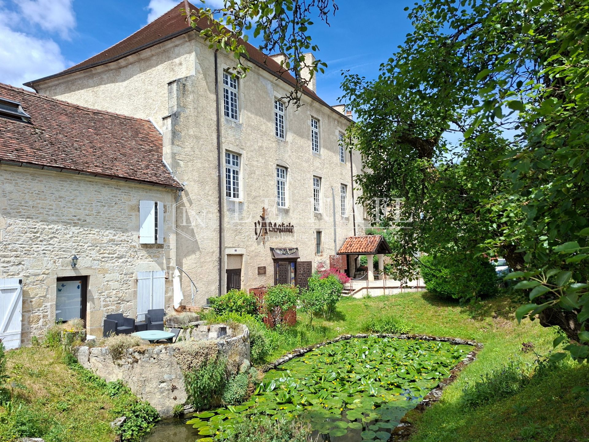 property 19 rooms for sale on LANGRES (52200)