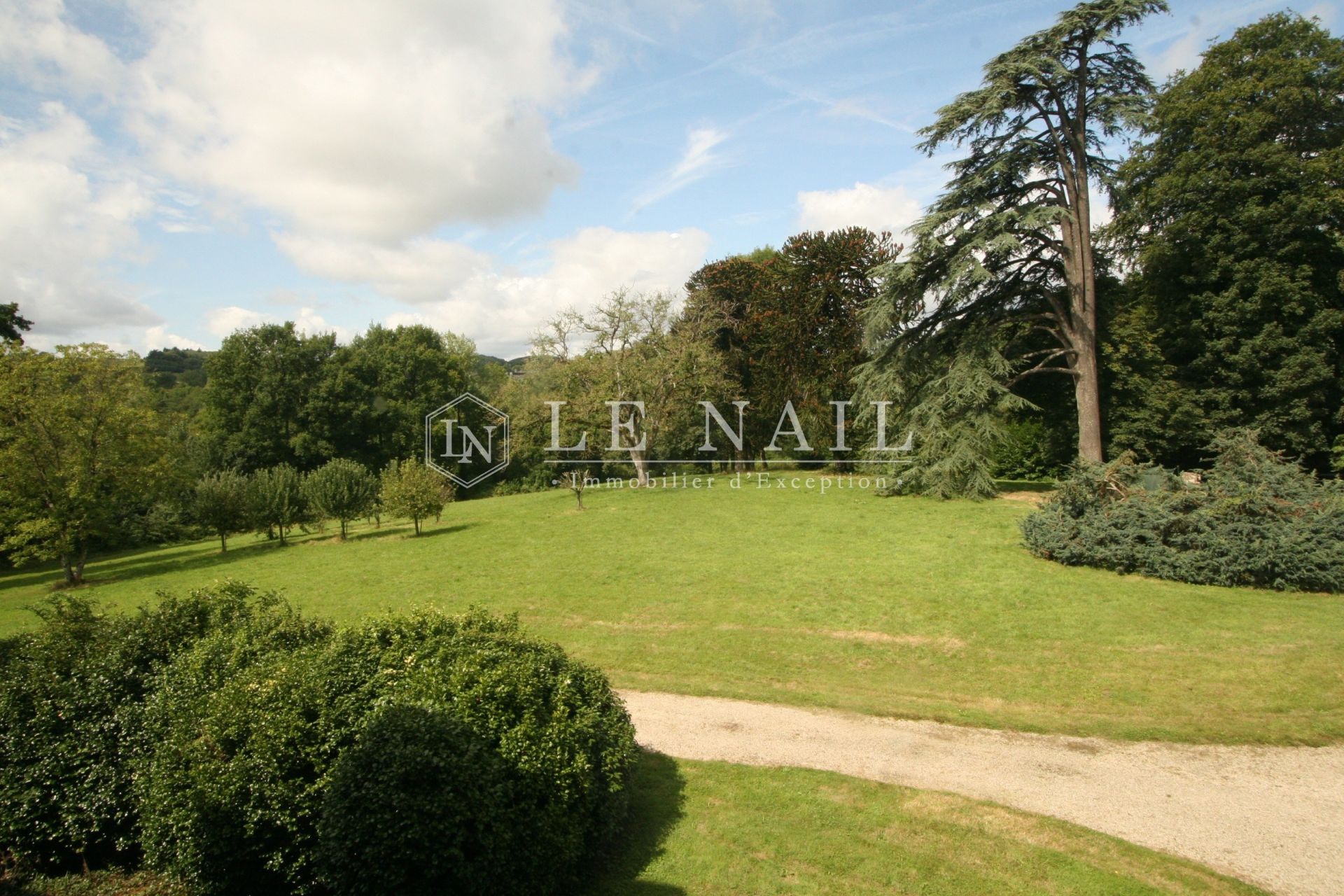 château 11 pièces en vente à LES EPESSES (85590)