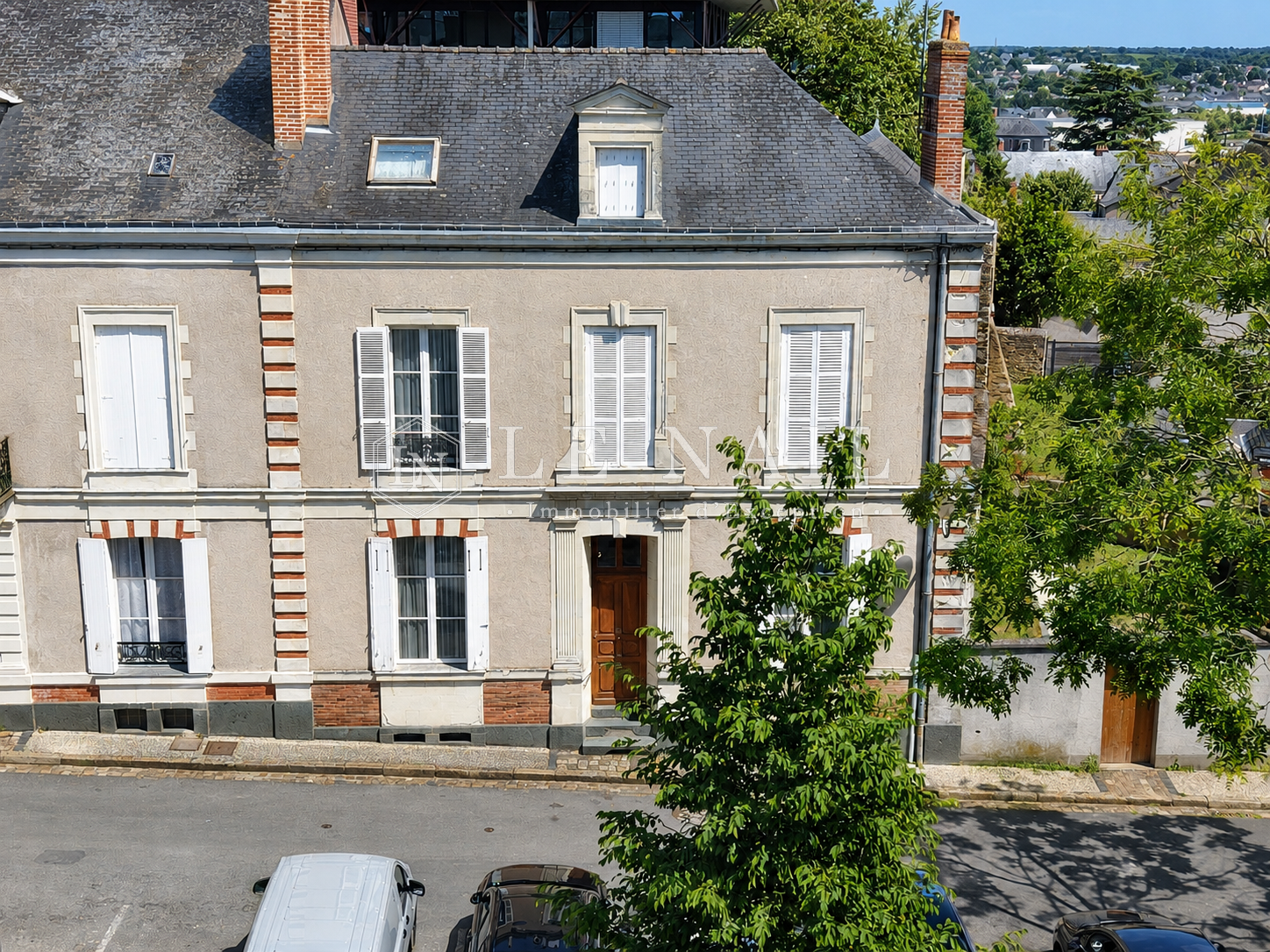maison de ville 11 pièces en vente à CHATEAU GONTIER (53200)