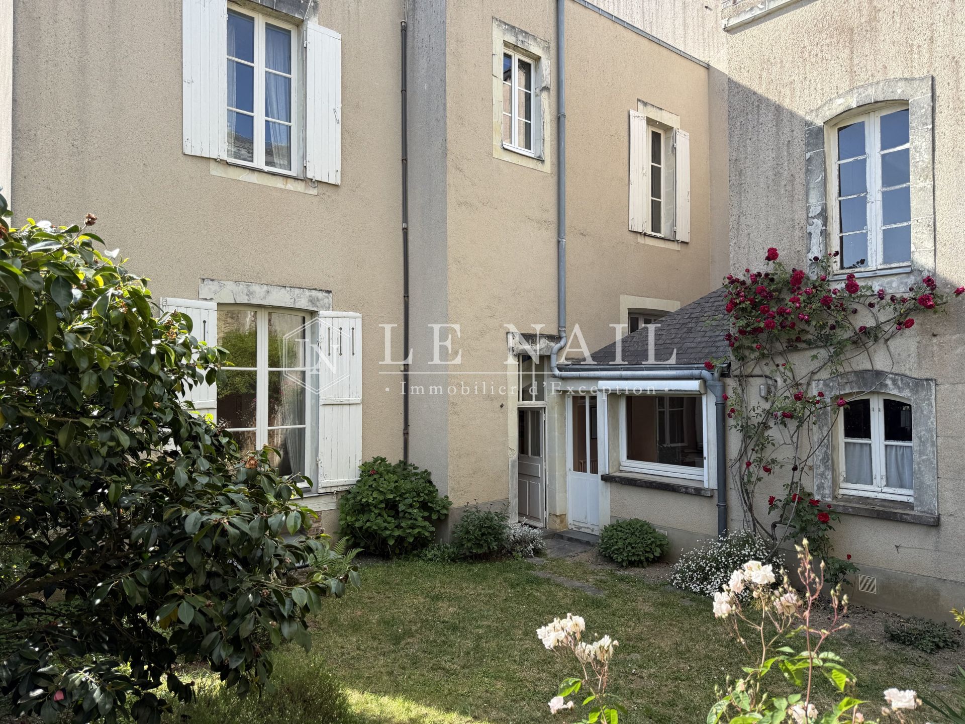 maison de ville 11 pièces en vente à CHATEAU GONTIER (53200)