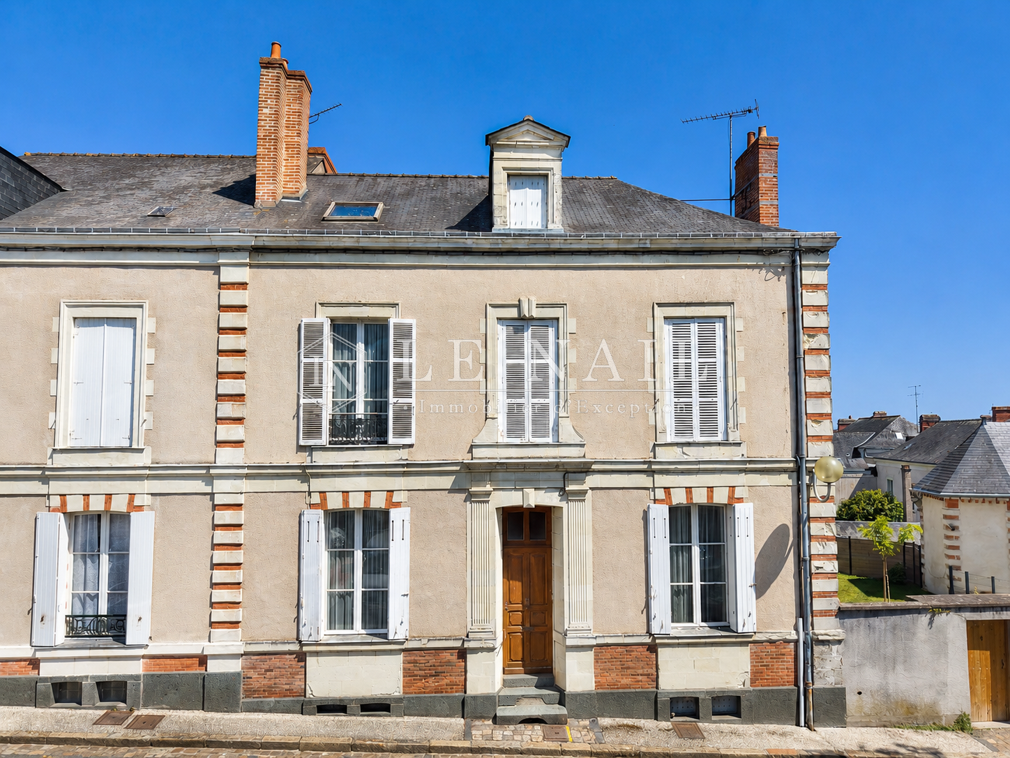 maison de ville 11 pièces en vente à CHATEAU GONTIER (53200)