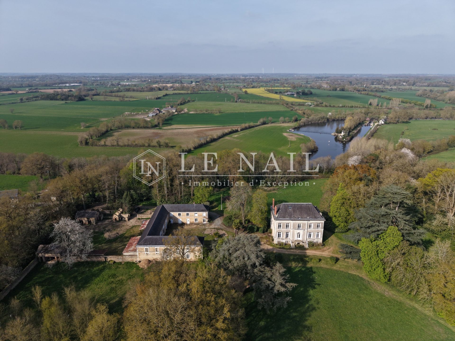 castle 10 rooms for sale on LE LION D ANGERS (49220)