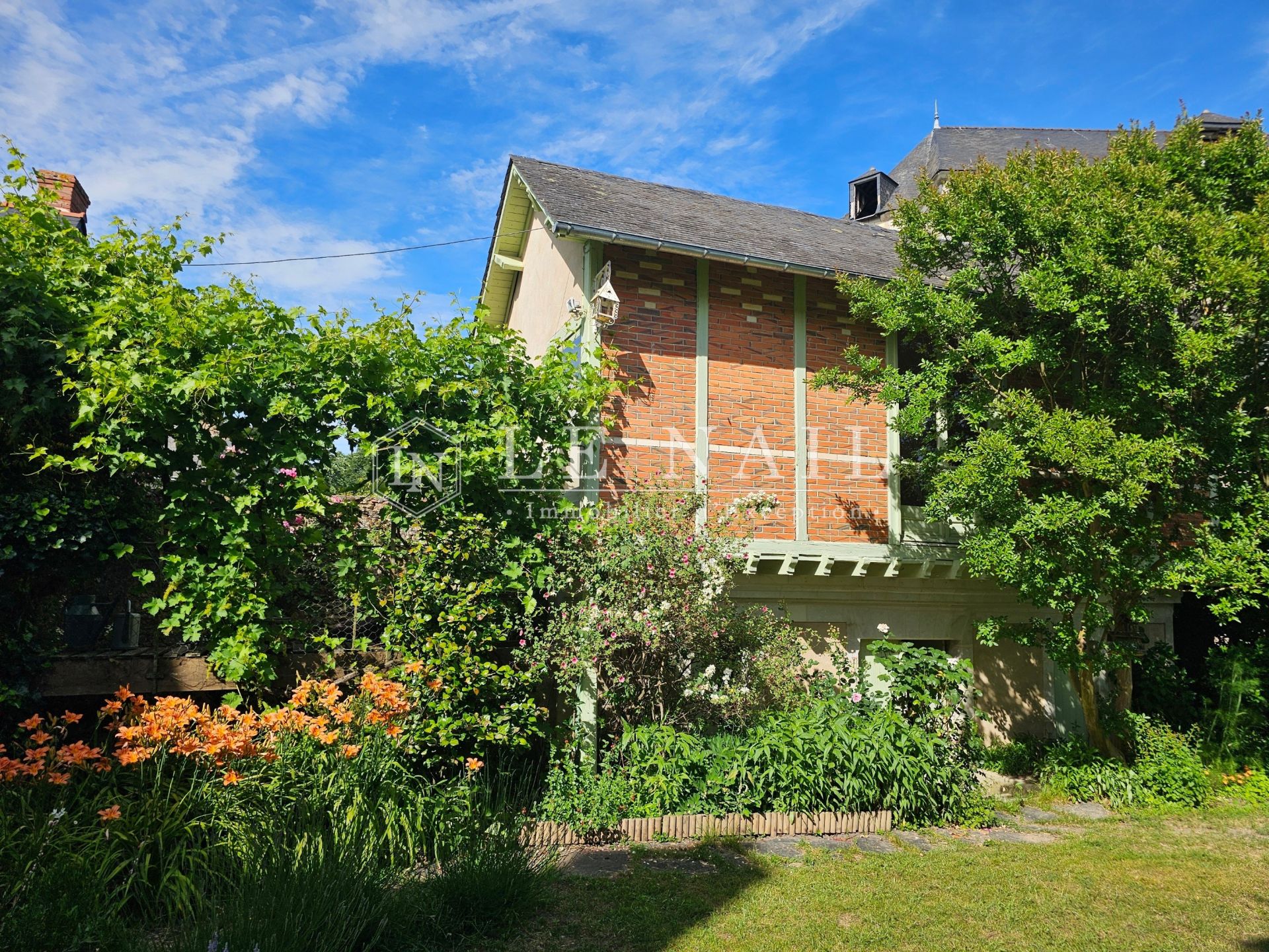 mansion 6 rooms for sale on TIERCE (49125)